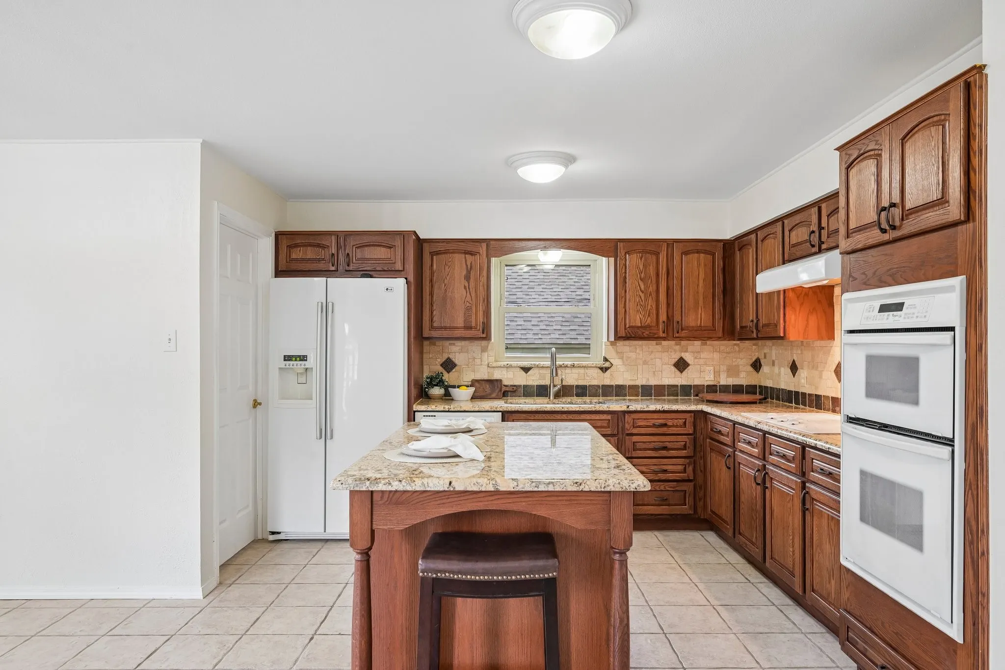 Single Family Residence For Sale in Tarrant County , 4609 Lester Drive, Arlington, Texas 76016, 3 Bedroom, 2 Bathroom, 2 Garage spaces, 1,615 Sqft, built in 1979, mls#21404895, Real Estate Agent in Arlington, Homes For Sale in Tarrant county, Homes For Sale in Arlington, Realtor in Arlington Texas, Real Estate Brokerage Independent Realty Texas, Luminita Cordes Realtor