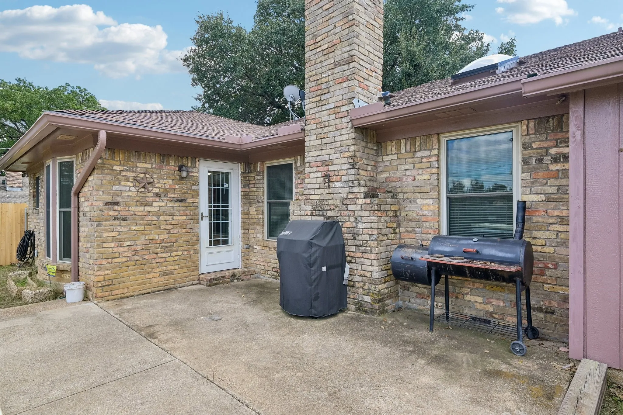 Single Family Residence For Sale in Tarrant County , 4609 Lester Drive, Arlington, Texas 76016, 3 Bedroom, 2 Bathroom, 2 Garage spaces, 1,615 Sqft, built in 1979, mls#21404895, Real Estate Agent in Arlington, Homes For Sale in Tarrant county, Homes For Sale in Arlington, Realtor in Arlington Texas, Real Estate Brokerage Independent Realty Texas, Luminita Cordes Realtor
