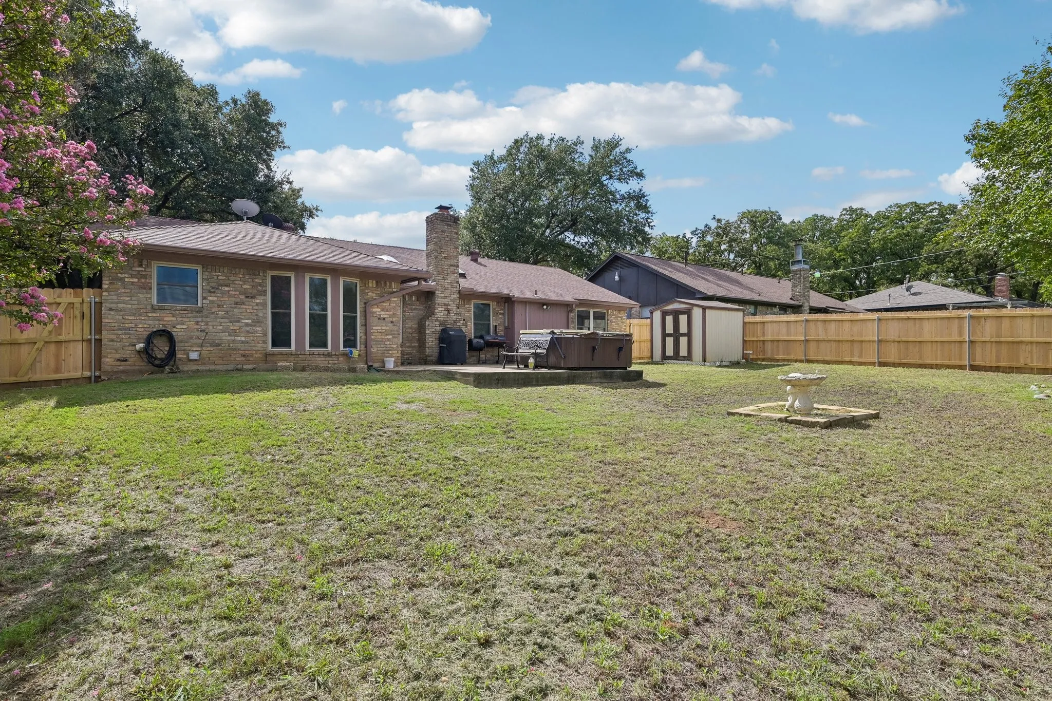Single Family Residence For Sale in Tarrant County , 4609 Lester Drive, Arlington, Texas 76016, 3 Bedroom, 2 Bathroom, 2 Garage spaces, 1,615 Sqft, built in 1979, mls#21404895, Real Estate Agent in Arlington, Homes For Sale in Tarrant county, Homes For Sale in Arlington, Realtor in Arlington Texas, Real Estate Brokerage Independent Realty Texas, Luminita Cordes Realtor