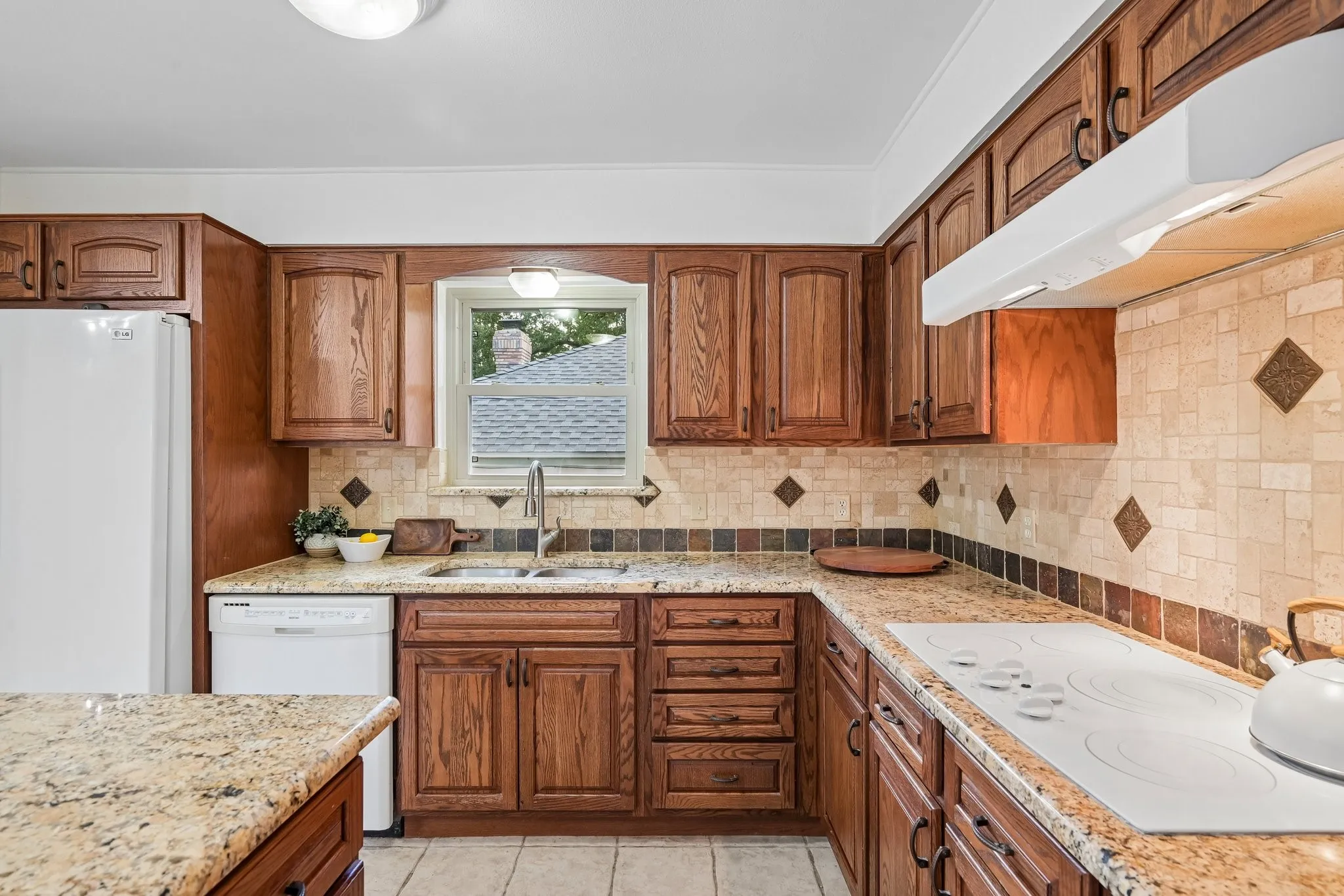 Single Family Residence For Sale in Tarrant County , 4609 Lester Drive, Arlington, Texas 76016, 3 Bedroom, 2 Bathroom, 2 Garage spaces, 1,615 Sqft, built in 1979, mls#21404895, Real Estate Agent in Arlington, Homes For Sale in Tarrant county, Homes For Sale in Arlington, Realtor in Arlington Texas, Real Estate Brokerage Independent Realty Texas, Luminita Cordes Realtor