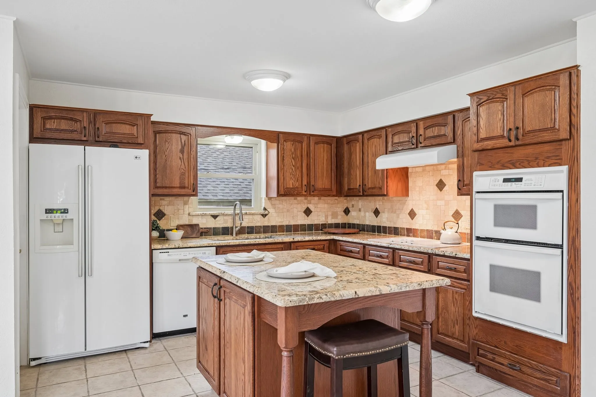 Single Family Residence For Sale in Tarrant County , 4609 Lester Drive, Arlington, Texas 76016, 3 Bedroom, 2 Bathroom, 2 Garage spaces, 1,615 Sqft, built in 1979, mls#21404895, Real Estate Agent in Arlington, Homes For Sale in Tarrant county, Homes For Sale in Arlington, Realtor in Arlington Texas, Real Estate Brokerage Independent Realty Texas, Luminita Cordes Realtor