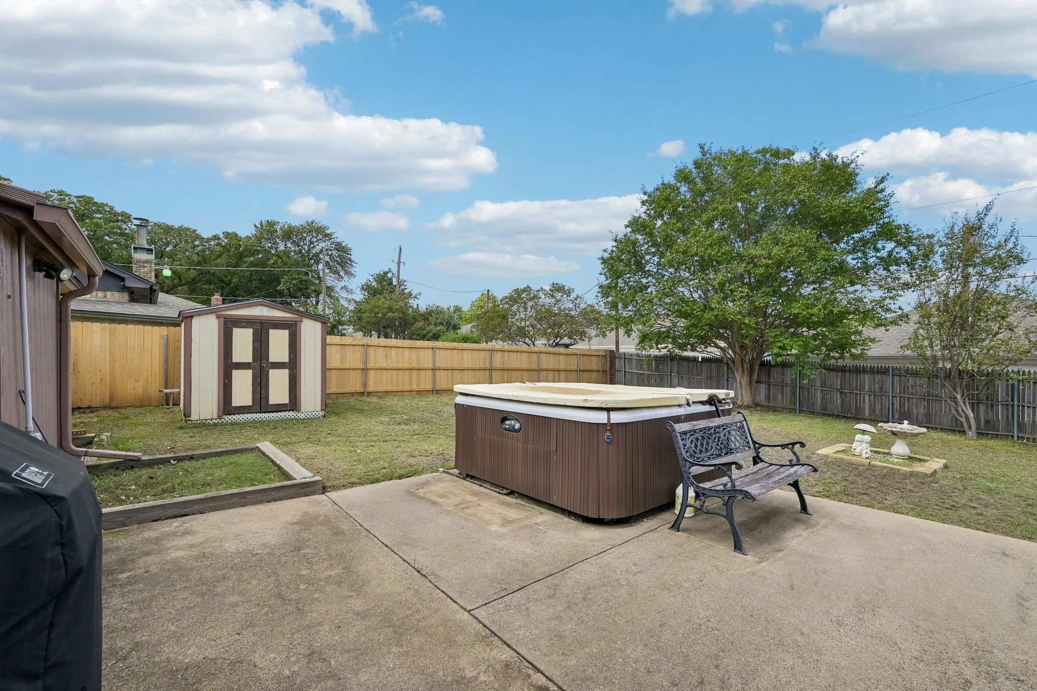 Single Family Residence For Sale in Tarrant County , 4609 Lester Drive, Arlington, Texas 76016, 3 Bedroom, 2 Bathroom, 2 Garage spaces, 1,615 Sqft, built in 1979, mls#21404895, Real Estate Agent in Arlington, Homes For Sale in Tarrant county, Homes For Sale in Arlington, Realtor in Arlington Texas, Real Estate Brokerage Independent Realty Texas, Luminita Cordes Realtor