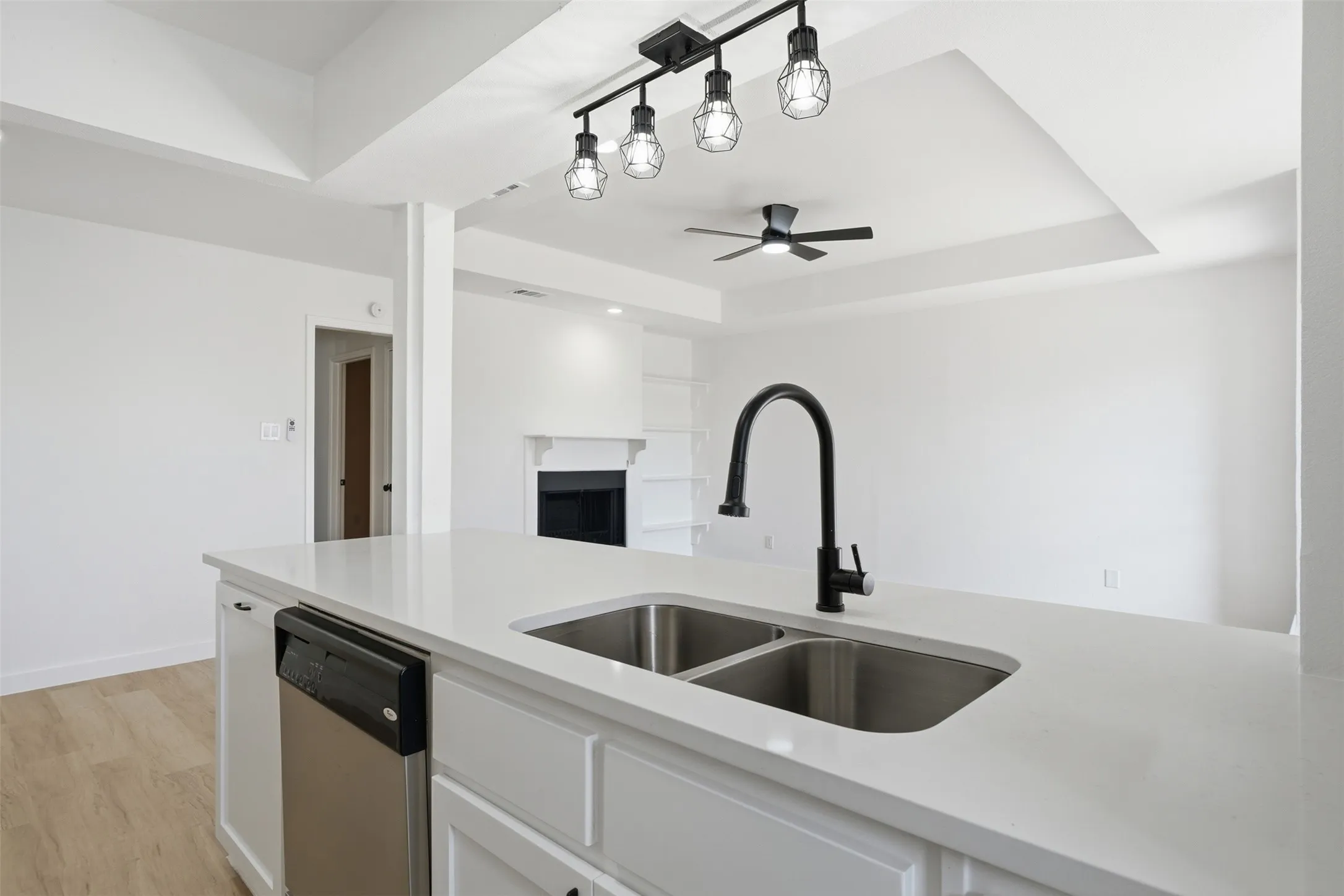 Single Family Residence For Sale in Tarrant County , 5709 Ranchogrande Drive, Arlington, Texas 76017, 3 Bedroom, 1 Bathroom, 1 Garage spaces, 1,214 Sqft, built in 1984, mls#21412274, Real Estate Agent in Arlington, Homes For Sale in Tarrant county, Homes For Sale in Arlington, Realtor in Arlington Texas, Real Estate Brokerage Independent Realty Texas, Luminita Cordes Realtor