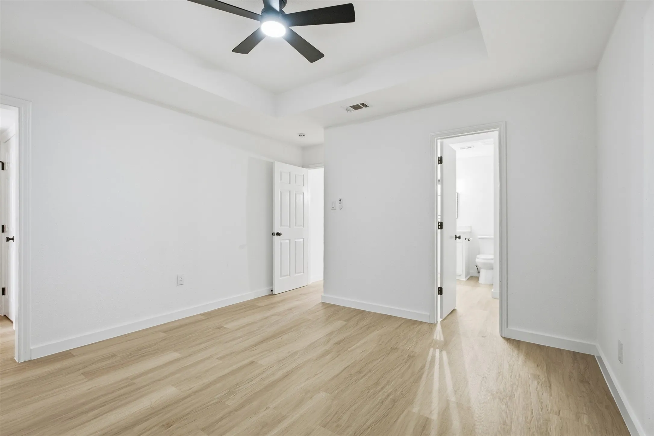 Single Family Residence For Sale in Tarrant County , 5709 Ranchogrande Drive, Arlington, Texas 76017, 3 Bedroom, 1 Bathroom, 1 Garage spaces, 1,214 Sqft, built in 1984, mls#21412274, Real Estate Agent in Arlington, Homes For Sale in Tarrant county, Homes For Sale in Arlington, Realtor in Arlington Texas, Real Estate Brokerage Independent Realty Texas, Luminita Cordes Realtor