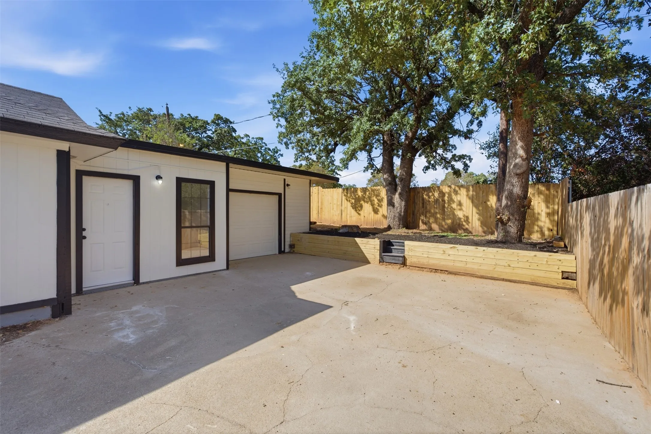 Single Family Residence For Sale in Tarrant County , 5709 Ranchogrande Drive, Arlington, Texas 76017, 3 Bedroom, 1 Bathroom, 1 Garage spaces, 1,214 Sqft, built in 1984, mls#21412274, Real Estate Agent in Arlington, Homes For Sale in Tarrant county, Homes For Sale in Arlington, Realtor in Arlington Texas, Real Estate Brokerage Independent Realty Texas, Luminita Cordes Realtor