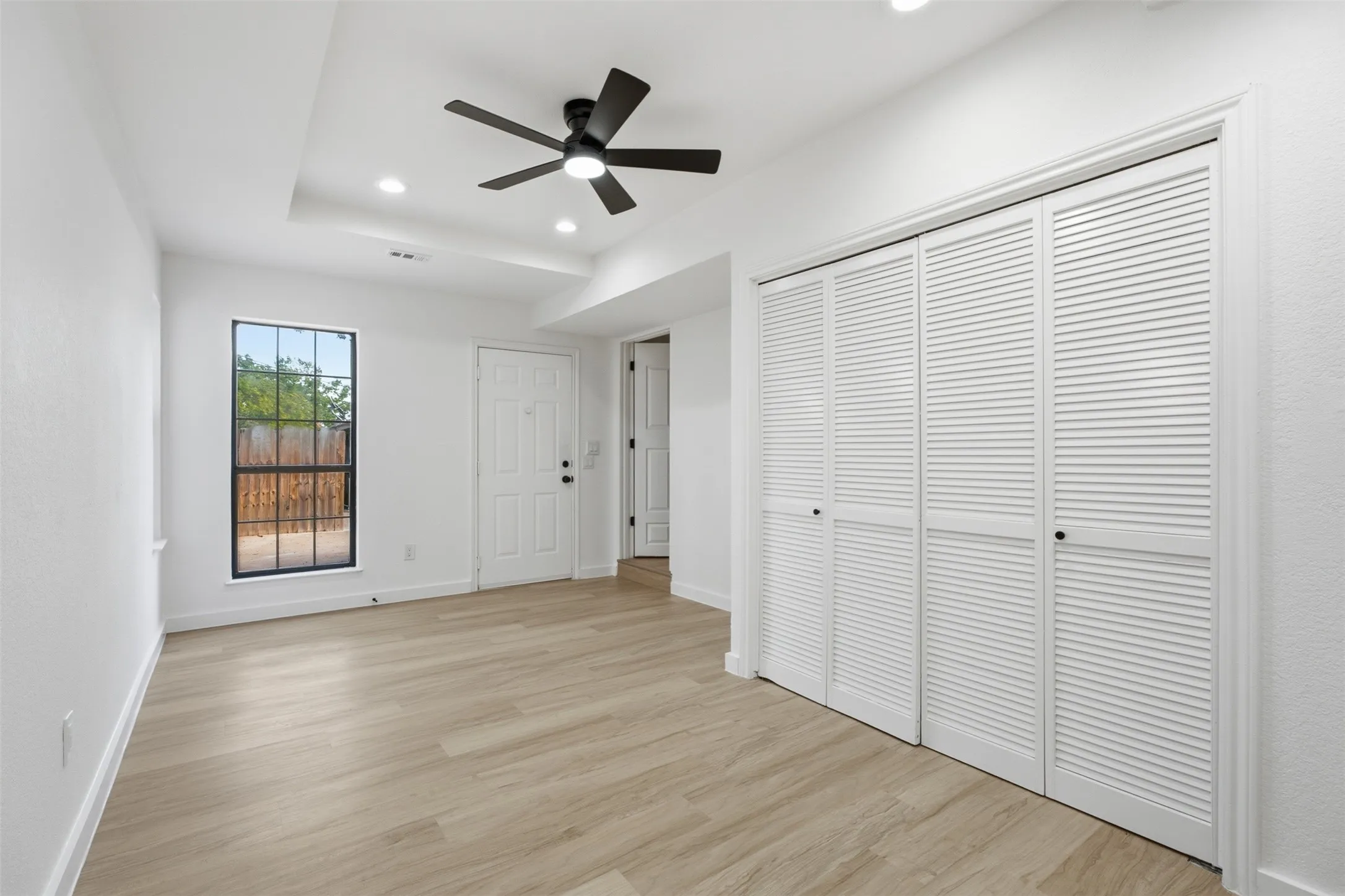 Single Family Residence For Sale in Tarrant County , 5709 Ranchogrande Drive, Arlington, Texas 76017, 3 Bedroom, 1 Bathroom, 1 Garage spaces, 1,214 Sqft, built in 1984, mls#21412274, Real Estate Agent in Arlington, Homes For Sale in Tarrant county, Homes For Sale in Arlington, Realtor in Arlington Texas, Real Estate Brokerage Independent Realty Texas, Luminita Cordes Realtor