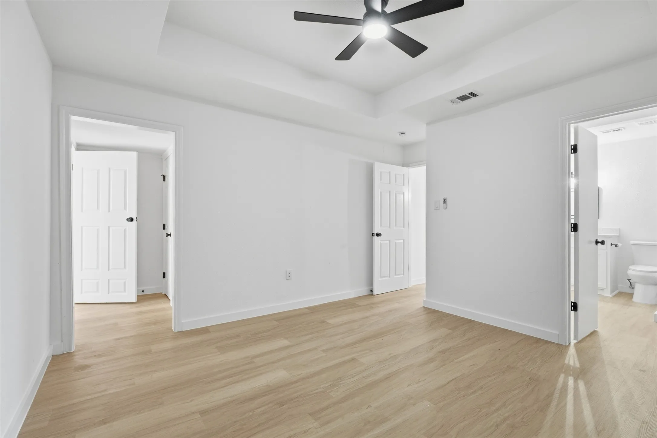 Single Family Residence For Sale in Tarrant County , 5709 Ranchogrande Drive, Arlington, Texas 76017, 3 Bedroom, 1 Bathroom, 1 Garage spaces, 1,214 Sqft, built in 1984, mls#21412274, Real Estate Agent in Arlington, Homes For Sale in Tarrant county, Homes For Sale in Arlington, Realtor in Arlington Texas, Real Estate Brokerage Independent Realty Texas, Luminita Cordes Realtor