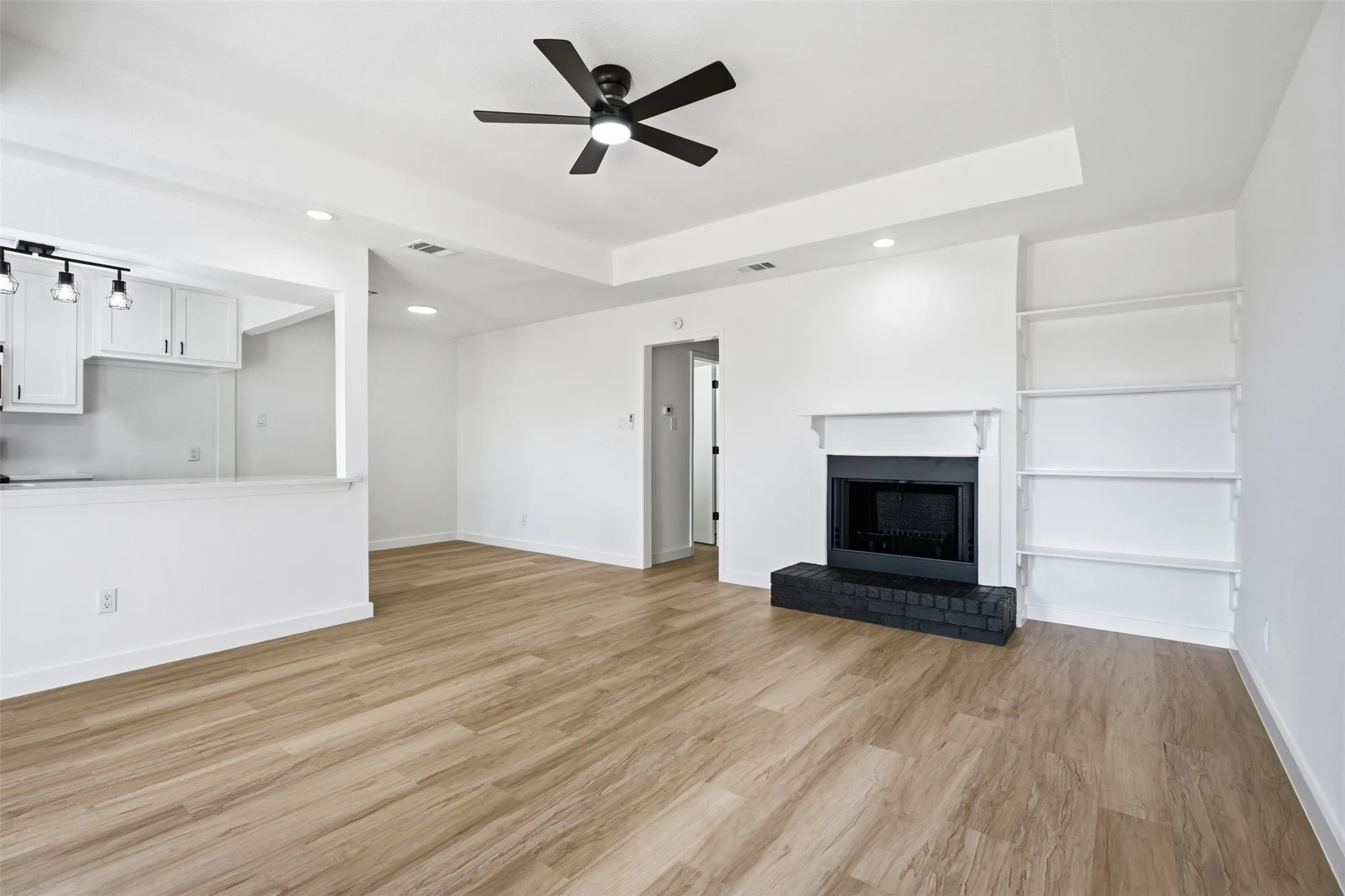 Single Family Residence For Sale in Tarrant County , 5709 Ranchogrande Drive, Arlington, Texas 76017, 3 Bedroom, 1 Bathroom, 1 Garage spaces, 1,214 Sqft, built in 1984, mls#21412274, Real Estate Agent in Arlington, Homes For Sale in Tarrant county, Homes For Sale in Arlington, Realtor in Arlington Texas, Real Estate Brokerage Independent Realty Texas, Luminita Cordes Realtor