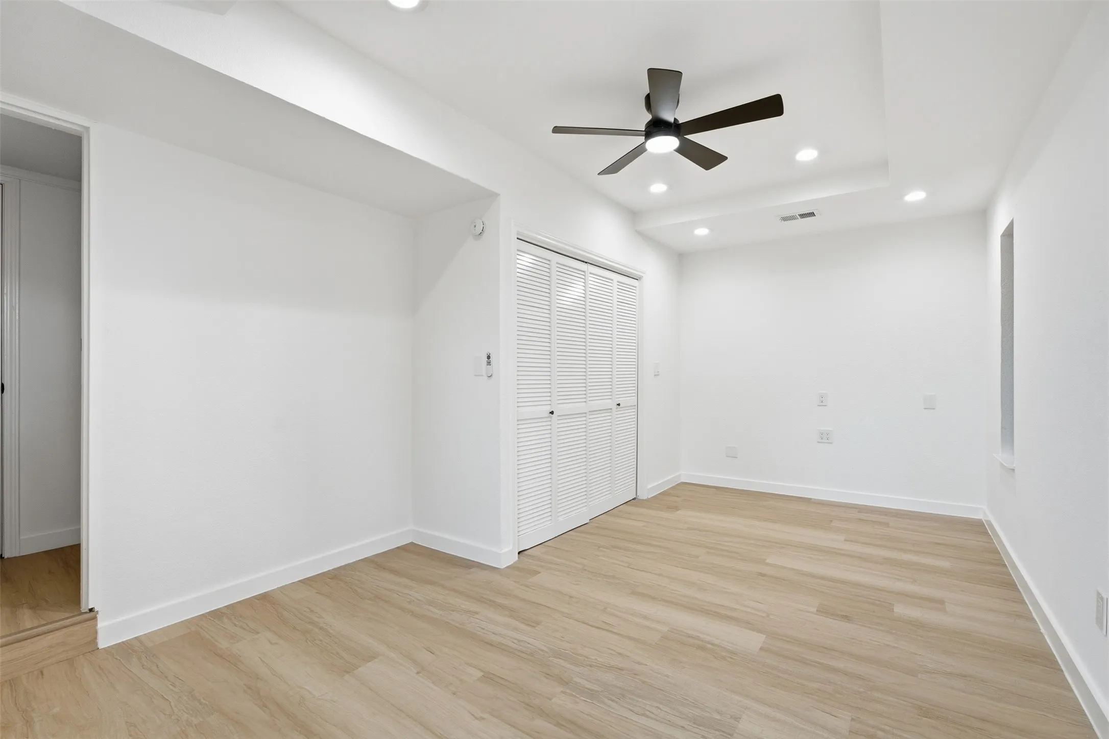 Single Family Residence For Sale in Tarrant County , 5709 Ranchogrande Drive, Arlington, Texas 76017, 3 Bedroom, 1 Bathroom, 1 Garage spaces, 1,214 Sqft, built in 1984, mls#21412274, Real Estate Agent in Arlington, Homes For Sale in Tarrant county, Homes For Sale in Arlington, Realtor in Arlington Texas, Real Estate Brokerage Independent Realty Texas, Luminita Cordes Realtor
