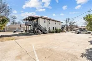 Apartment For Rent in Denton County , 1029 E Hickory Street b, Denton, Texas 76205, 2 Bedroom, 1 Bathroom, Garage spaces, 680 Sqft, built in 1940, mls#21412279, Real Estate Agent in Denton, Homes For Rent in Denton county, Homes For Rent in Denton, Realtor in Denton Texas, Real Estate Brokerage Independent Realty Texas, Luminita Cordes Realtor
