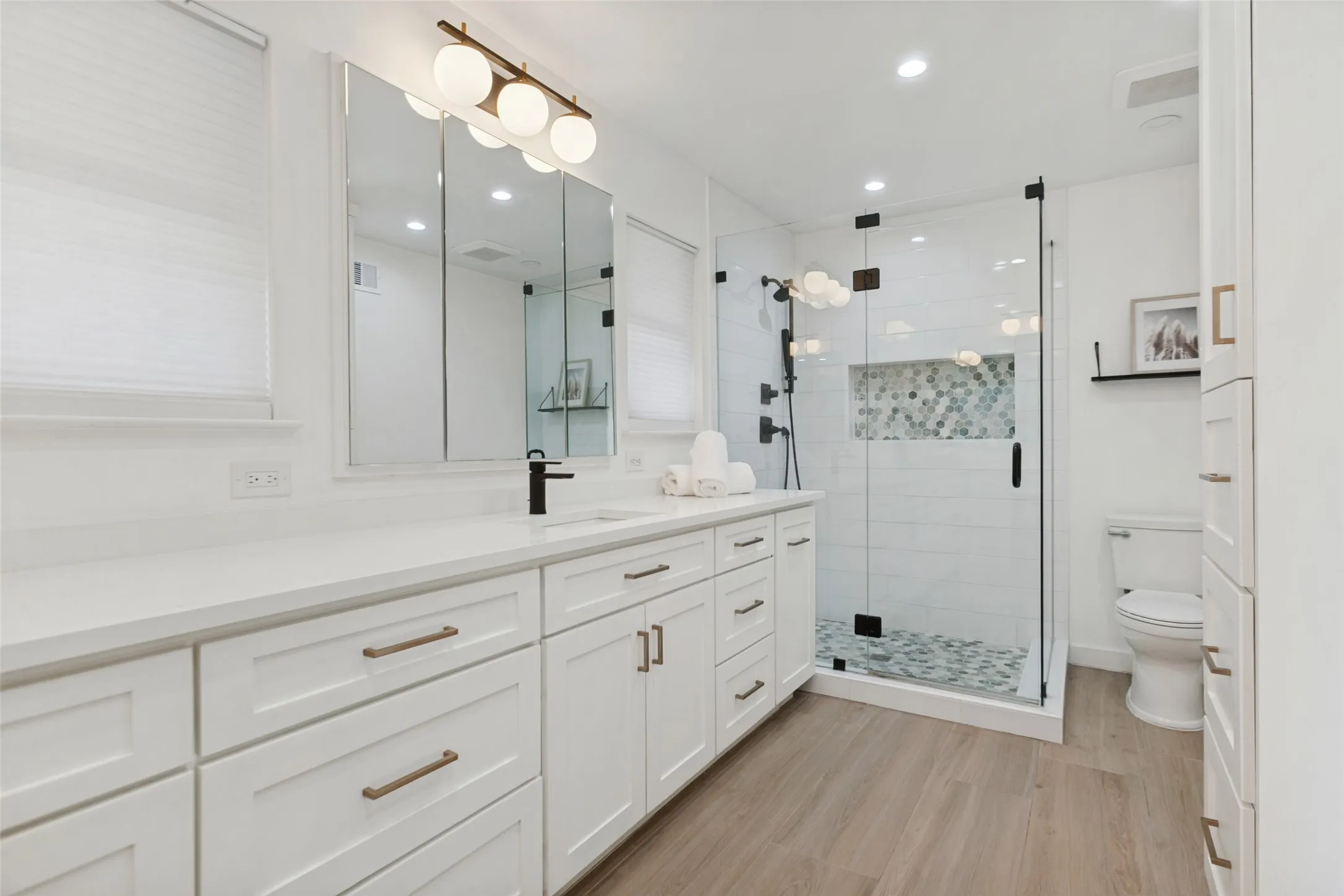 Single Family Residence For Sale in Dallas County , 100 N Gentle Drive, Richardson, Texas 75080, 3 Bedroom, 3 Bathroom, 2 Garage spaces, 3,166 Sqft, built in 1960, mls#21412282, Real Estate Agent in Richardson, Homes For Sale in Dallas county, Homes For Sale in Richardson, Realtor in Richardson Texas, Real Estate Brokerage Independent Realty Texas, Luminita Cordes Realtor