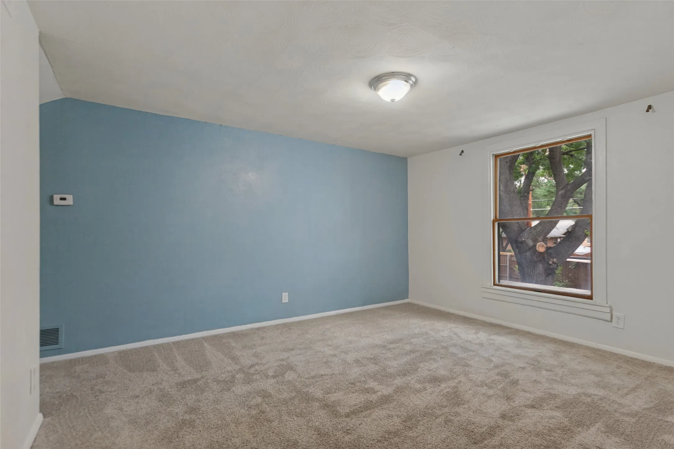 Single Family Residence For Sale in Dallas County , 100 N Gentle Drive, Richardson, Texas 75080, 3 Bedroom, 3 Bathroom, 2 Garage spaces, 3,166 Sqft, built in 1960, mls#21412282, Real Estate Agent in Richardson, Homes For Sale in Dallas county, Homes For Sale in Richardson, Realtor in Richardson Texas, Real Estate Brokerage Independent Realty Texas, Luminita Cordes Realtor