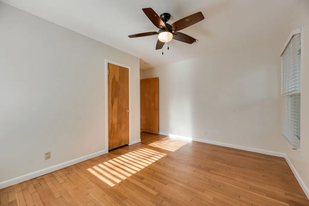 Single Family Residence For Rent in Denton County , 2217 Glenwood, Denton, Texas 76209, 4 Bedroom, 2 Bathroom, Garage spaces, 1,723 Sqft, built in 1955, mls#21412283, Real Estate Agent in Denton, Homes For Rent in Denton county, Homes For Rent in Denton, Realtor in Denton Texas, Real Estate Brokerage Independent Realty Texas, Luminita Cordes Realtor