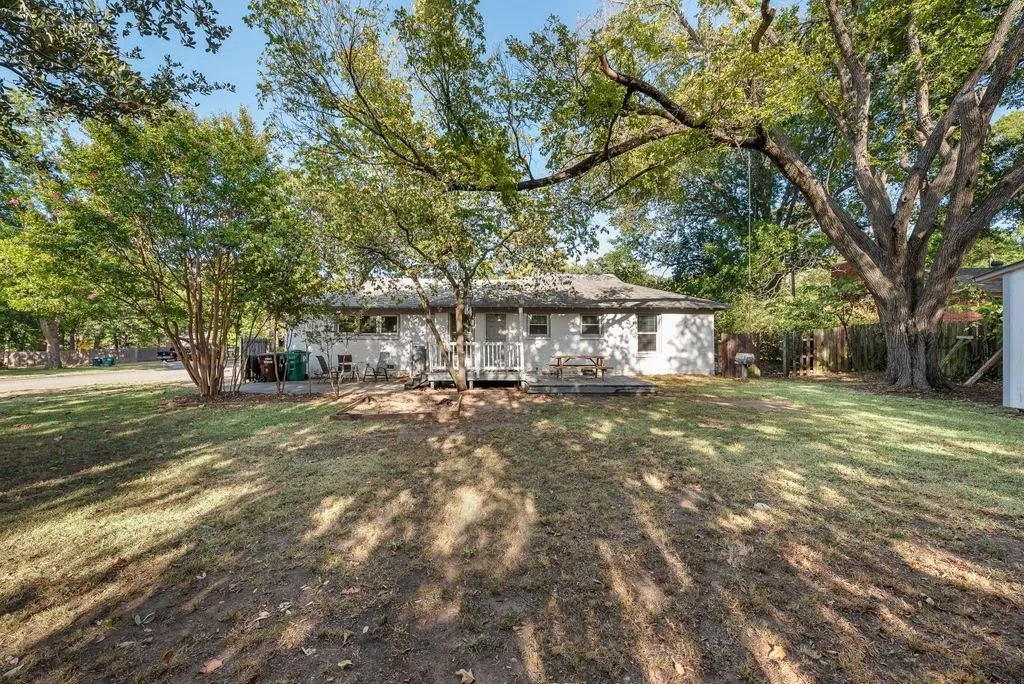 Single Family Residence For Rent in Denton County , 2217 Glenwood, Denton, Texas 76209, 4 Bedroom, 2 Bathroom, Garage spaces, 1,723 Sqft, built in 1955, mls#21412283, Real Estate Agent in Denton, Homes For Rent in Denton county, Homes For Rent in Denton, Realtor in Denton Texas, Real Estate Brokerage Independent Realty Texas, Luminita Cordes Realtor