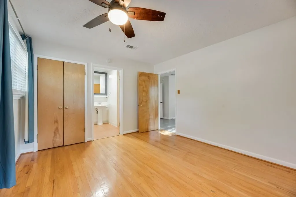 Single Family Residence For Rent in Denton County , 2217 Glenwood, Denton, Texas 76209, 4 Bedroom, 2 Bathroom, Garage spaces, 1,723 Sqft, built in 1955, mls#21412283, Real Estate Agent in Denton, Homes For Rent in Denton county, Homes For Rent in Denton, Realtor in Denton Texas, Real Estate Brokerage Independent Realty Texas, Luminita Cordes Realtor