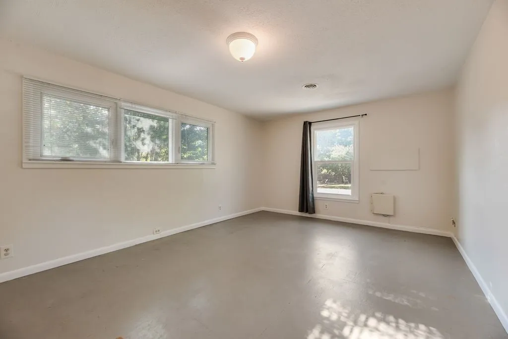 Single Family Residence For Rent in Denton County , 2217 Glenwood, Denton, Texas 76209, 4 Bedroom, 2 Bathroom, Garage spaces, 1,723 Sqft, built in 1955, mls#21412283, Real Estate Agent in Denton, Homes For Rent in Denton county, Homes For Rent in Denton, Realtor in Denton Texas, Real Estate Brokerage Independent Realty Texas, Luminita Cordes Realtor