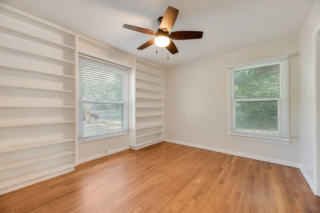 Single Family Residence For Rent in Denton County , 2217 Glenwood, Denton, Texas 76209, 4 Bedroom, 2 Bathroom, Garage spaces, 1,723 Sqft, built in 1955, mls#21412283, Real Estate Agent in Denton, Homes For Rent in Denton county, Homes For Rent in Denton, Realtor in Denton Texas, Real Estate Brokerage Independent Realty Texas, Luminita Cordes Realtor