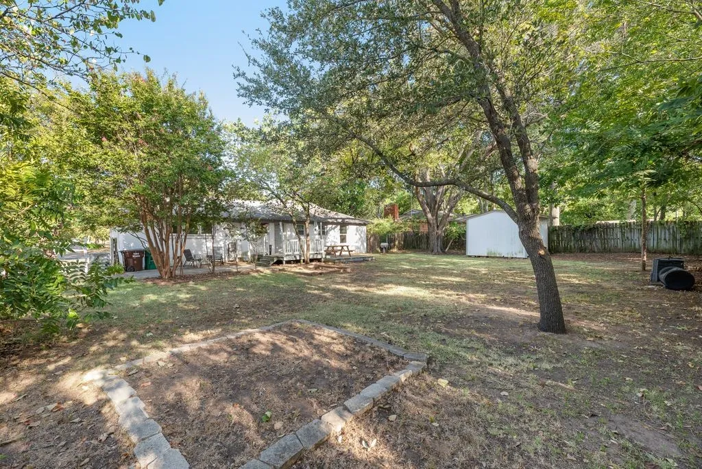 Single Family Residence For Rent in Denton County , 2217 Glenwood, Denton, Texas 76209, 4 Bedroom, 2 Bathroom, Garage spaces, 1,723 Sqft, built in 1955, mls#21412283, Real Estate Agent in Denton, Homes For Rent in Denton county, Homes For Rent in Denton, Realtor in Denton Texas, Real Estate Brokerage Independent Realty Texas, Luminita Cordes Realtor