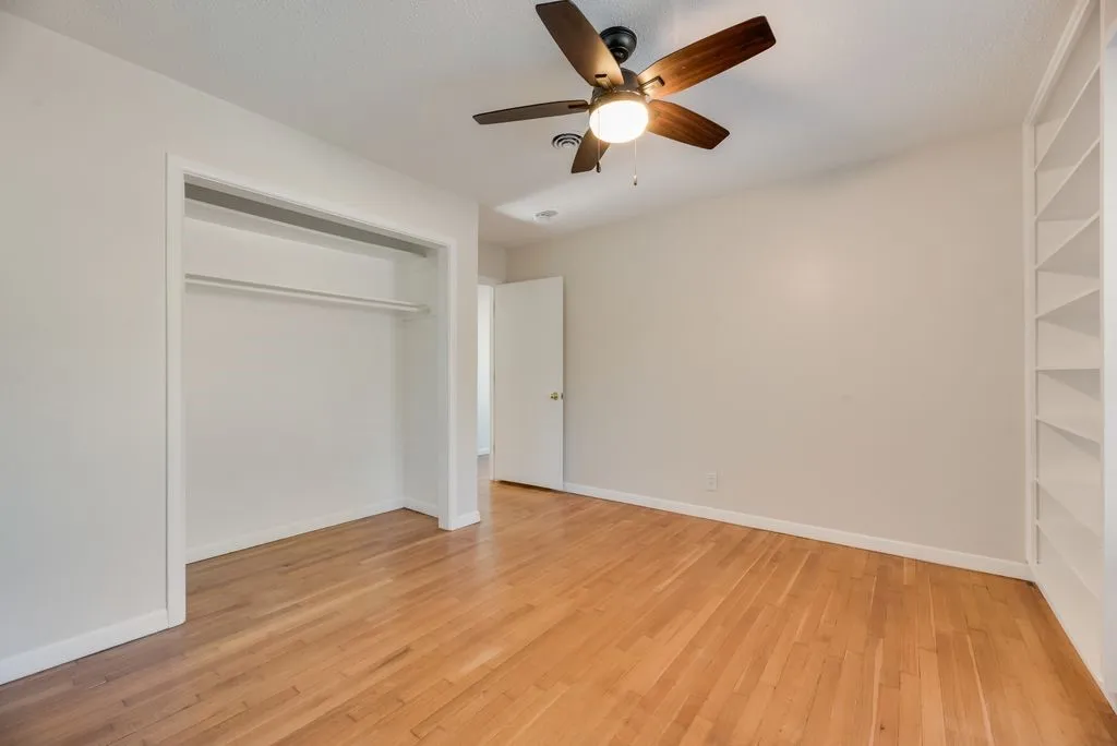 Single Family Residence For Rent in Denton County , 2217 Glenwood, Denton, Texas 76209, 4 Bedroom, 2 Bathroom, Garage spaces, 1,723 Sqft, built in 1955, mls#21412283, Real Estate Agent in Denton, Homes For Rent in Denton county, Homes For Rent in Denton, Realtor in Denton Texas, Real Estate Brokerage Independent Realty Texas, Luminita Cordes Realtor