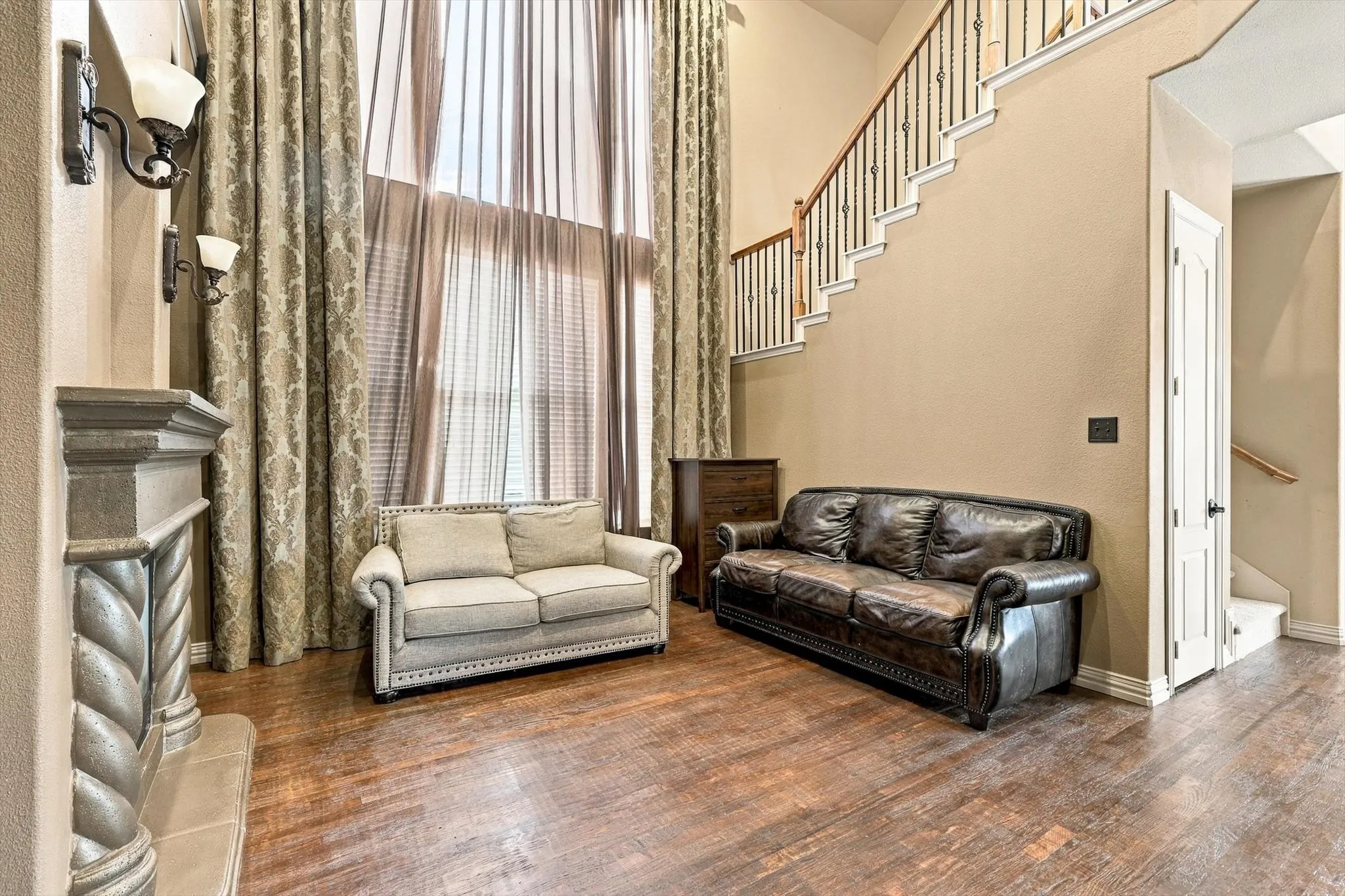 Single Family Residence For Sale in Denton County , 1596 Barksdale Drive, Lewisville, Texas 75077, 4 Bedroom, 3 Bathroom, 2 Garage spaces, 2,698 Sqft, built in 2008, mls#21409667, Real Estate Agent in Lewisville, Homes For Sale in Denton county, Homes For Sale in Lewisville, Realtor in Lewisville Texas, Real Estate Brokerage Independent Realty Texas, Luminita Cordes Realtor