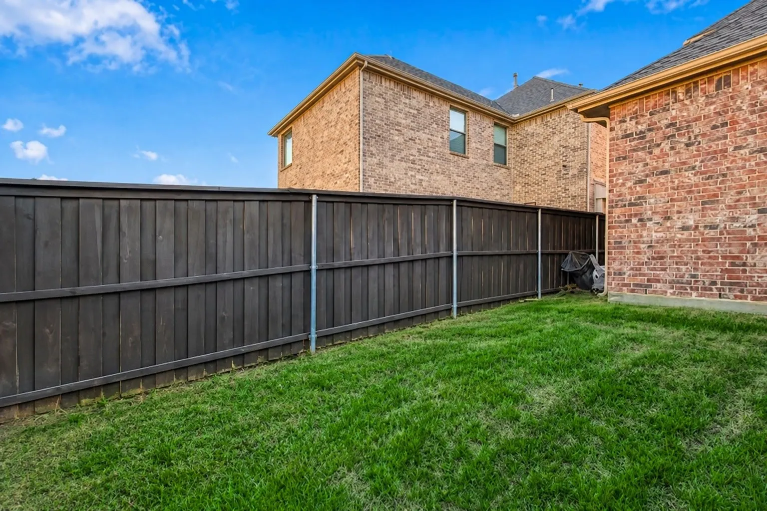 Single Family Residence For Sale in Denton County , 1596 Barksdale Drive, Lewisville, Texas 75077, 4 Bedroom, 3 Bathroom, 2 Garage spaces, 2,698 Sqft, built in 2008, mls#21409667, Real Estate Agent in Lewisville, Homes For Sale in Denton county, Homes For Sale in Lewisville, Realtor in Lewisville Texas, Real Estate Brokerage Independent Realty Texas, Luminita Cordes Realtor