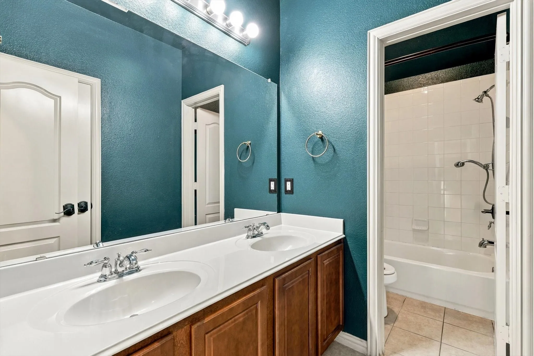 Single Family Residence For Sale in Denton County , 1596 Barksdale Drive, Lewisville, Texas 75077, 4 Bedroom, 3 Bathroom, 2 Garage spaces, 2,698 Sqft, built in 2008, mls#21409667, Real Estate Agent in Lewisville, Homes For Sale in Denton county, Homes For Sale in Lewisville, Realtor in Lewisville Texas, Real Estate Brokerage Independent Realty Texas, Luminita Cordes Realtor