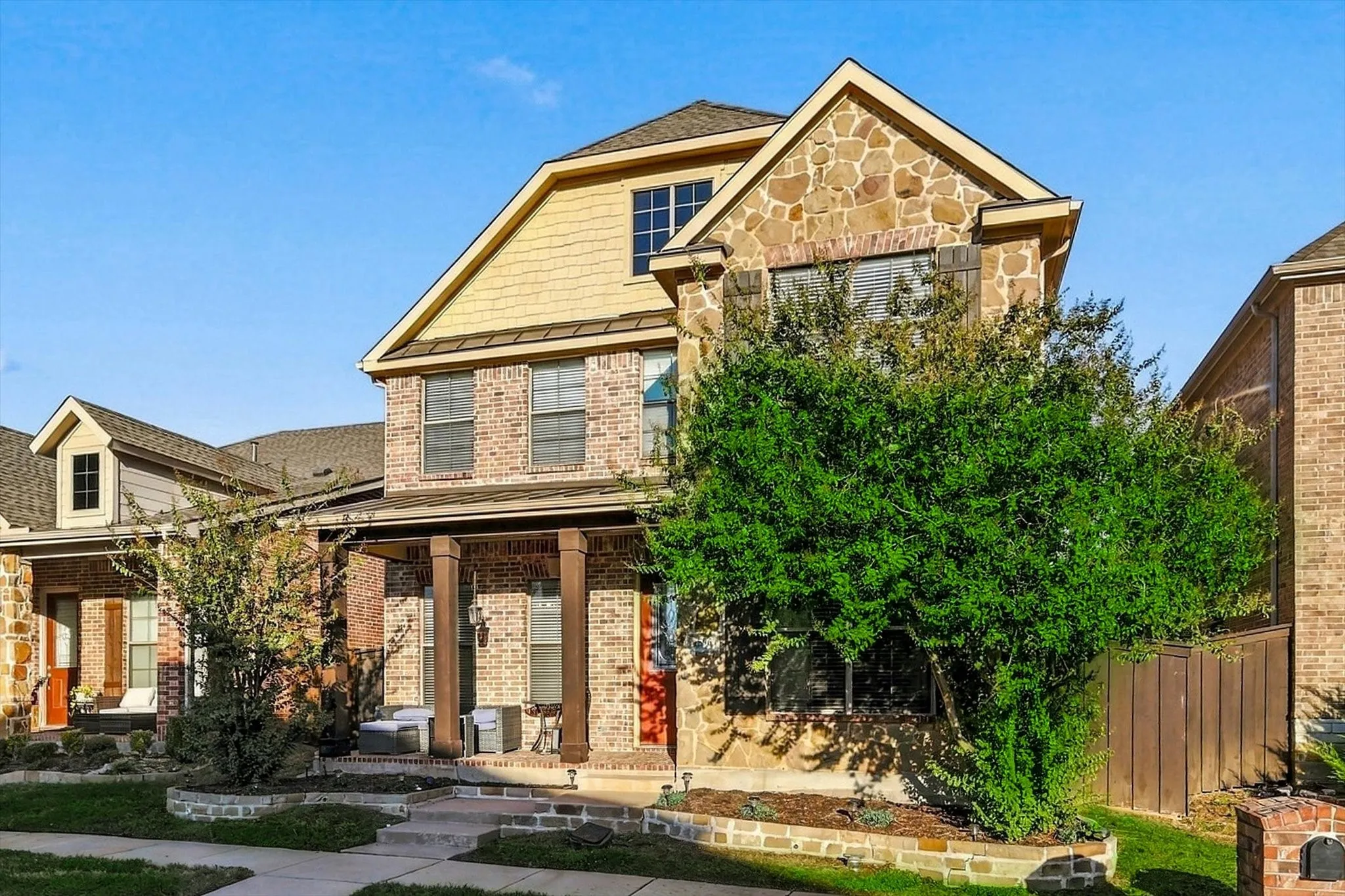Single Family Residence For Sale in Denton County , 1596 Barksdale Drive, Lewisville, Texas 75077, 4 Bedroom, 3 Bathroom, 2 Garage spaces, 2,698 Sqft, built in 2008, mls#21409667, Real Estate Agent in Lewisville, Homes For Sale in Denton county, Homes For Sale in Lewisville, Realtor in Lewisville Texas, Real Estate Brokerage Independent Realty Texas, Luminita Cordes Realtor