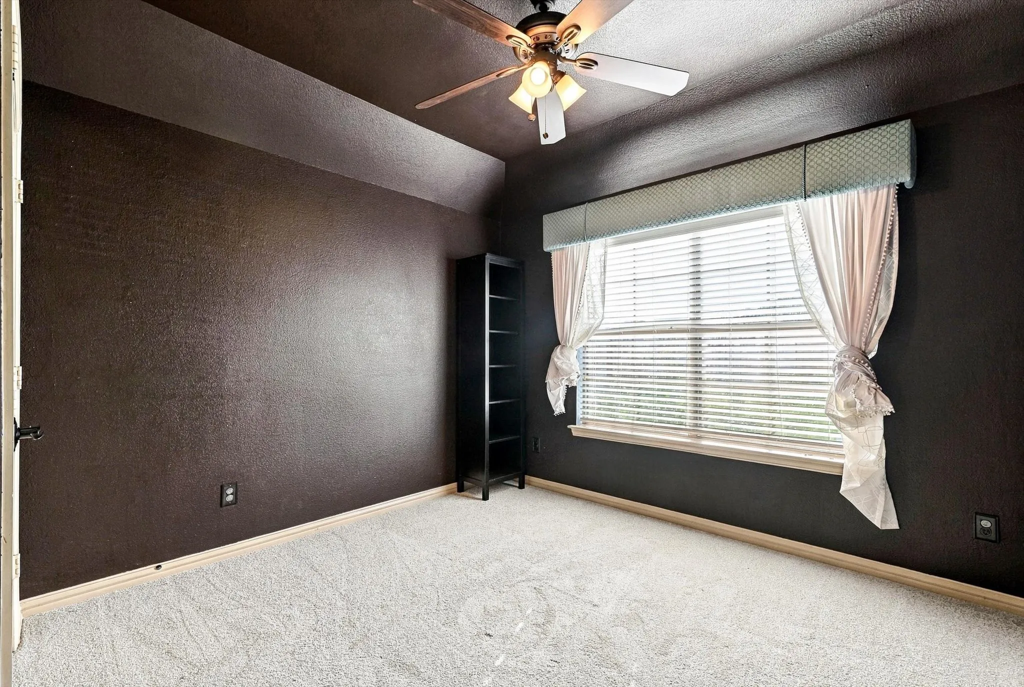 Single Family Residence For Sale in Denton County , 1596 Barksdale Drive, Lewisville, Texas 75077, 4 Bedroom, 3 Bathroom, 2 Garage spaces, 2,698 Sqft, built in 2008, mls#21409667, Real Estate Agent in Lewisville, Homes For Sale in Denton county, Homes For Sale in Lewisville, Realtor in Lewisville Texas, Real Estate Brokerage Independent Realty Texas, Luminita Cordes Realtor