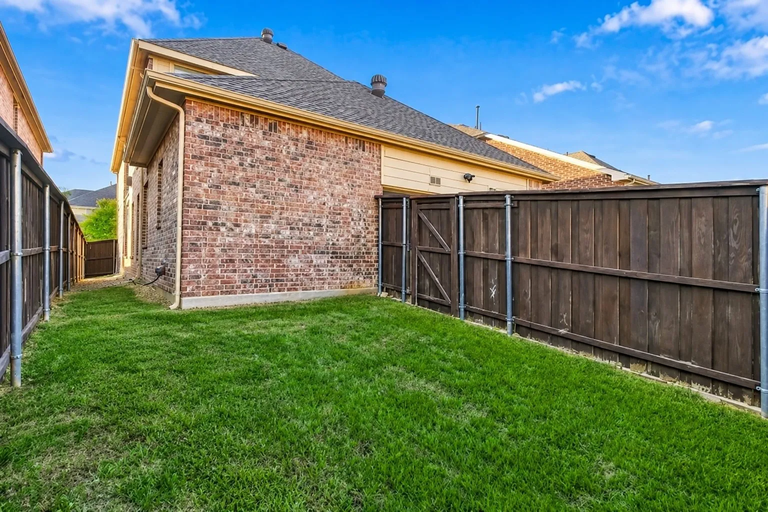 Single Family Residence For Sale in Denton County , 1596 Barksdale Drive, Lewisville, Texas 75077, 4 Bedroom, 3 Bathroom, 2 Garage spaces, 2,698 Sqft, built in 2008, mls#21409667, Real Estate Agent in Lewisville, Homes For Sale in Denton county, Homes For Sale in Lewisville, Realtor in Lewisville Texas, Real Estate Brokerage Independent Realty Texas, Luminita Cordes Realtor