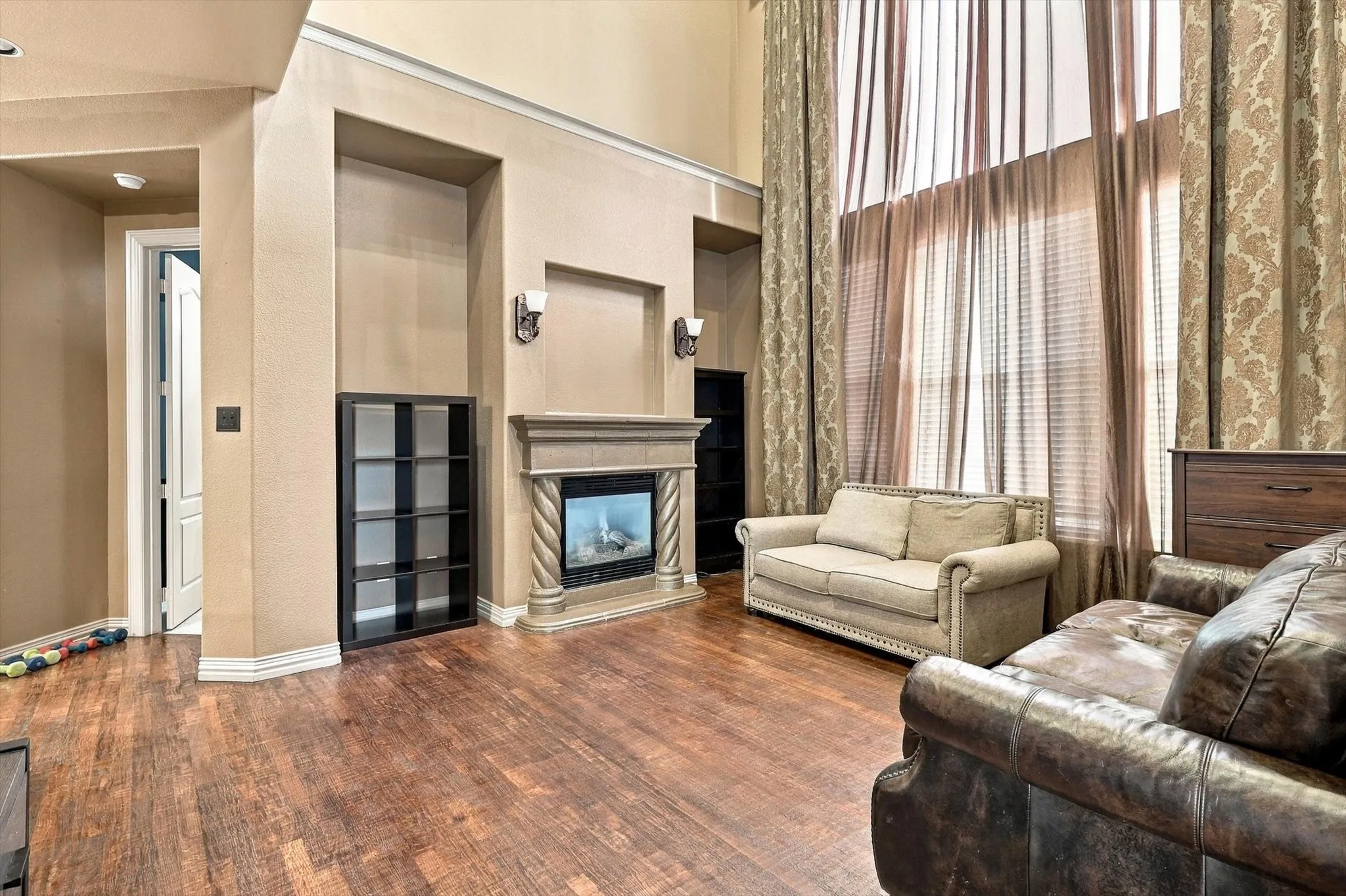 Single Family Residence For Sale in Denton County , 1596 Barksdale Drive, Lewisville, Texas 75077, 4 Bedroom, 3 Bathroom, 2 Garage spaces, 2,698 Sqft, built in 2008, mls#21409667, Real Estate Agent in Lewisville, Homes For Sale in Denton county, Homes For Sale in Lewisville, Realtor in Lewisville Texas, Real Estate Brokerage Independent Realty Texas, Luminita Cordes Realtor