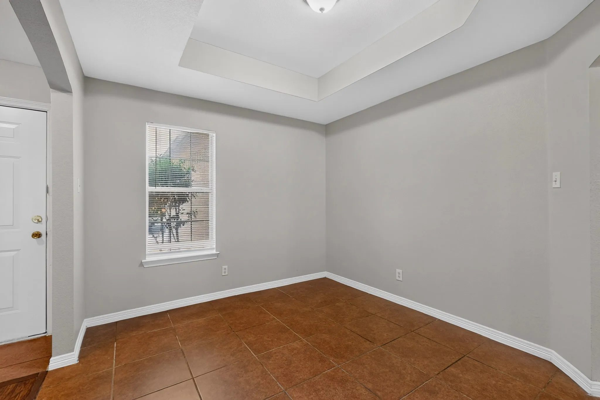 Single Family Residence For Sale in Dallas County , 6809 Hot Springs Court, Dallas, Texas 75241, 3 Bedroom, 2 Bathroom, 2 Garage spaces, 1,519 Sqft, built in 2005, mls#21412295, Real Estate Agent in Dallas, Homes For Sale in Dallas county, Homes For Sale in Dallas, Realtor in Dallas Texas, Real Estate Brokerage Independent Realty Texas, Luminita Cordes Realtor