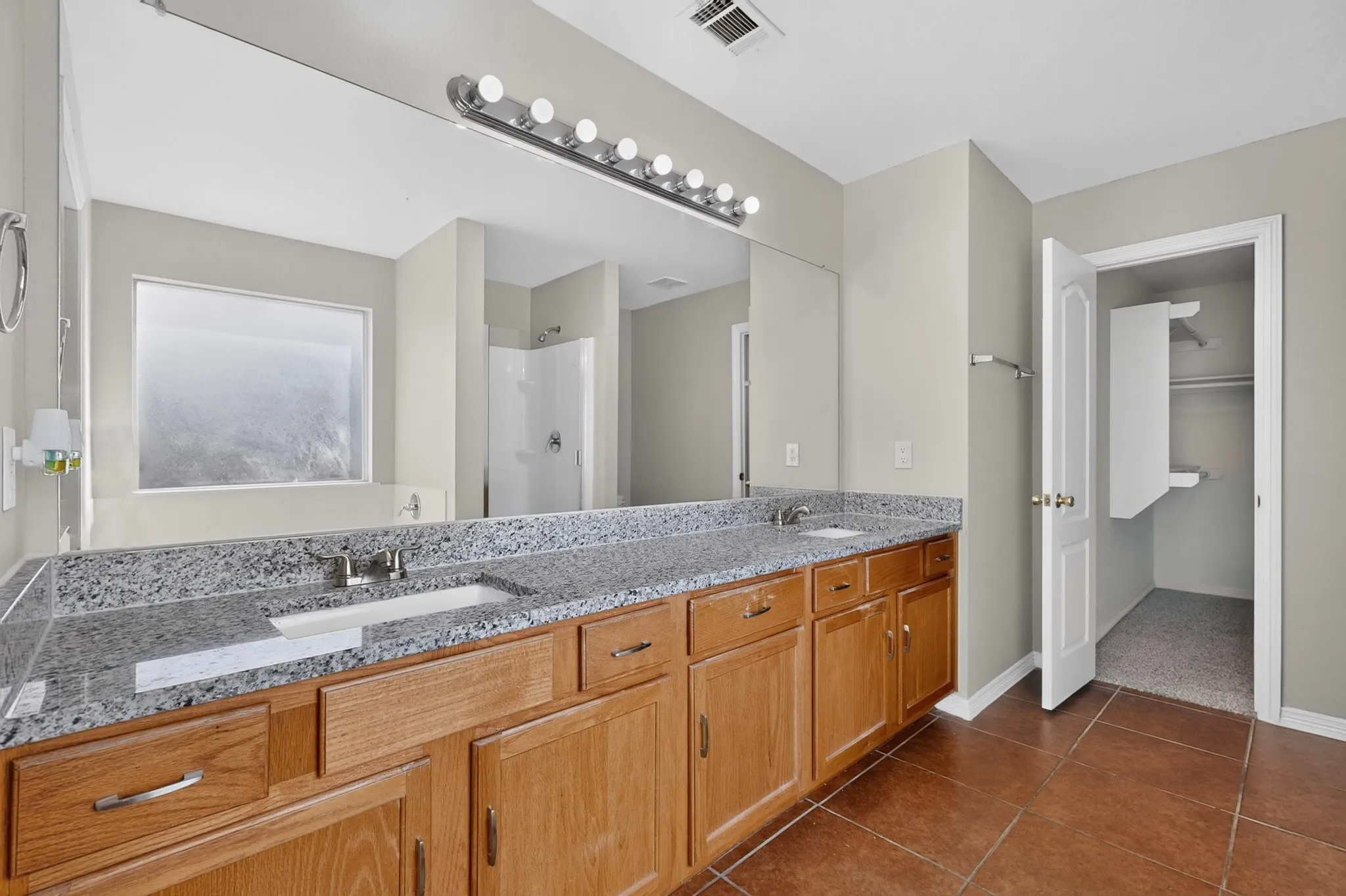 Single Family Residence For Sale in Dallas County , 6809 Hot Springs Court, Dallas, Texas 75241, 3 Bedroom, 2 Bathroom, 2 Garage spaces, 1,519 Sqft, built in 2005, mls#21412295, Real Estate Agent in Dallas, Homes For Sale in Dallas county, Homes For Sale in Dallas, Realtor in Dallas Texas, Real Estate Brokerage Independent Realty Texas, Luminita Cordes Realtor