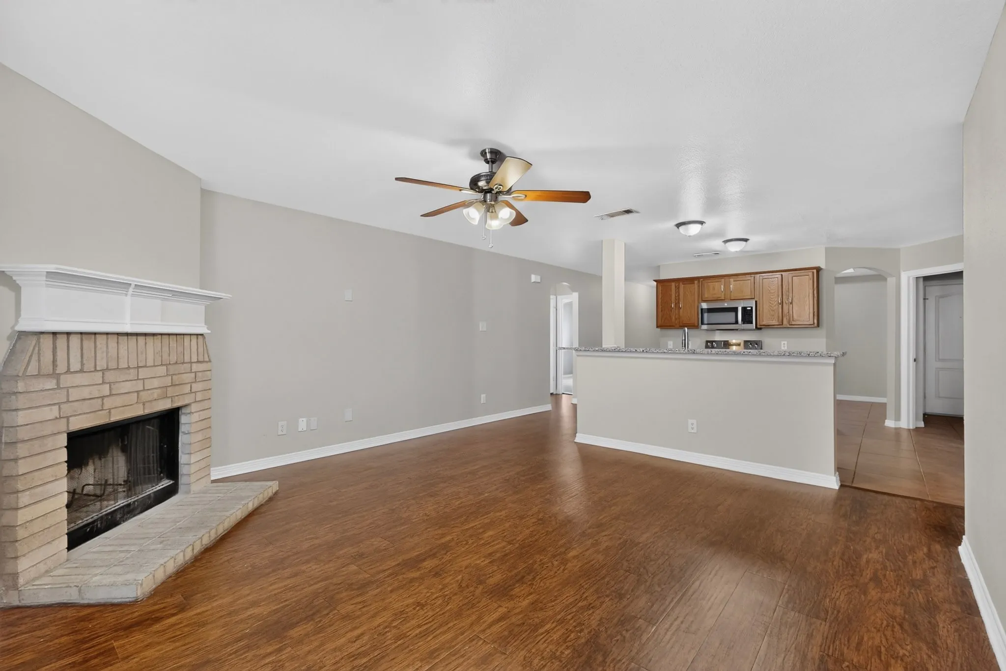 Single Family Residence For Sale in Dallas County , 6809 Hot Springs Court, Dallas, Texas 75241, 3 Bedroom, 2 Bathroom, 2 Garage spaces, 1,519 Sqft, built in 2005, mls#21412295, Real Estate Agent in Dallas, Homes For Sale in Dallas county, Homes For Sale in Dallas, Realtor in Dallas Texas, Real Estate Brokerage Independent Realty Texas, Luminita Cordes Realtor