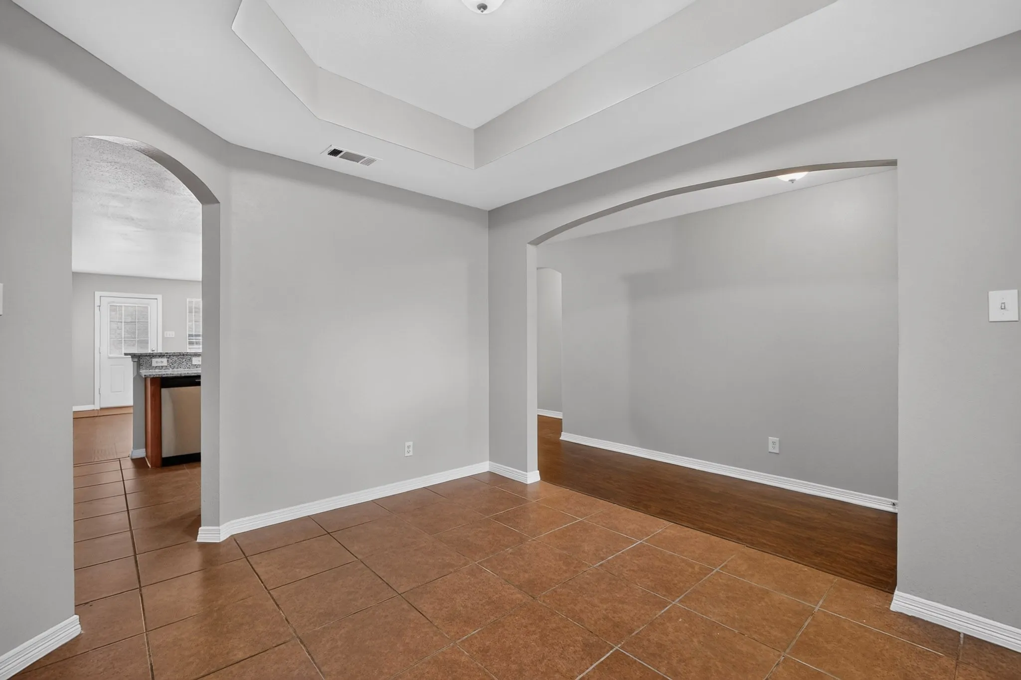 Single Family Residence For Sale in Dallas County , 6809 Hot Springs Court, Dallas, Texas 75241, 3 Bedroom, 2 Bathroom, 2 Garage spaces, 1,519 Sqft, built in 2005, mls#21412295, Real Estate Agent in Dallas, Homes For Sale in Dallas county, Homes For Sale in Dallas, Realtor in Dallas Texas, Real Estate Brokerage Independent Realty Texas, Luminita Cordes Realtor