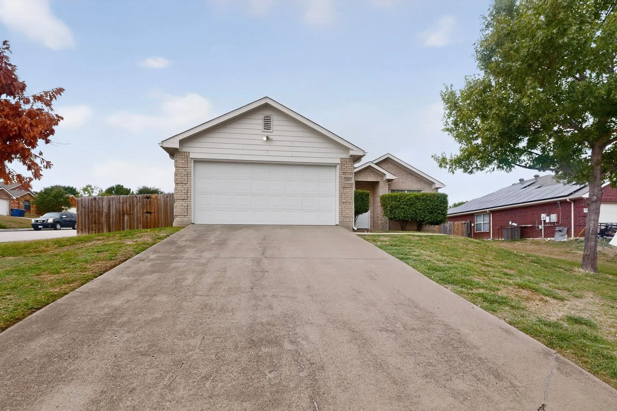 Single Family Residence For Sale in Dallas County , 6809 Hot Springs Court, Dallas, Texas 75241, 3 Bedroom, 2 Bathroom, 2 Garage spaces, 1,519 Sqft, built in 2005, mls#21412295, Real Estate Agent in Dallas, Homes For Sale in Dallas county, Homes For Sale in Dallas, Realtor in Dallas Texas, Real Estate Brokerage Independent Realty Texas, Luminita Cordes Realtor