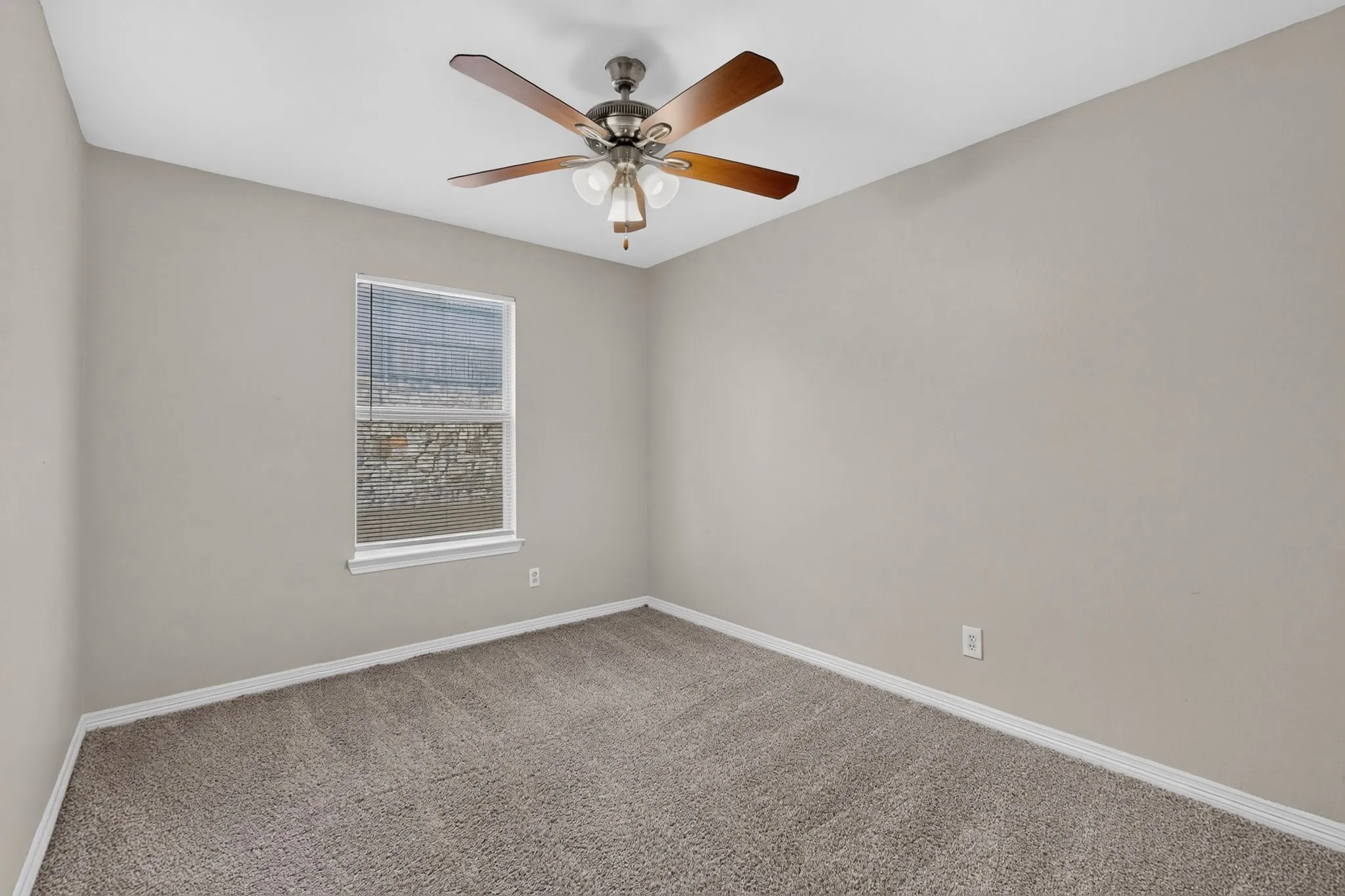 Single Family Residence For Sale in Dallas County , 6809 Hot Springs Court, Dallas, Texas 75241, 3 Bedroom, 2 Bathroom, 2 Garage spaces, 1,519 Sqft, built in 2005, mls#21412295, Real Estate Agent in Dallas, Homes For Sale in Dallas county, Homes For Sale in Dallas, Realtor in Dallas Texas, Real Estate Brokerage Independent Realty Texas, Luminita Cordes Realtor