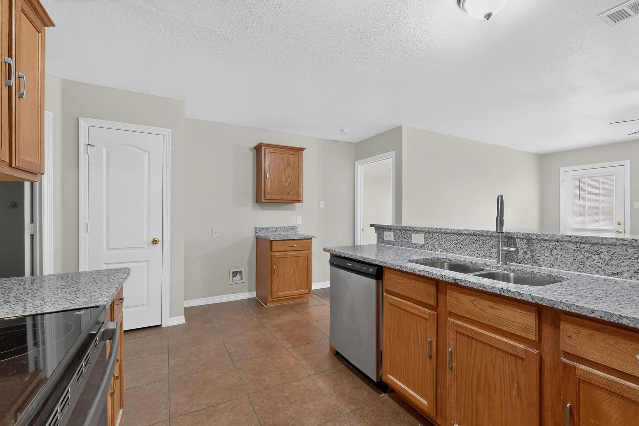 Single Family Residence For Sale in Dallas County , 6809 Hot Springs Court, Dallas, Texas 75241, 3 Bedroom, 2 Bathroom, 2 Garage spaces, 1,519 Sqft, built in 2005, mls#21412295, Real Estate Agent in Dallas, Homes For Sale in Dallas county, Homes For Sale in Dallas, Realtor in Dallas Texas, Real Estate Brokerage Independent Realty Texas, Luminita Cordes Realtor