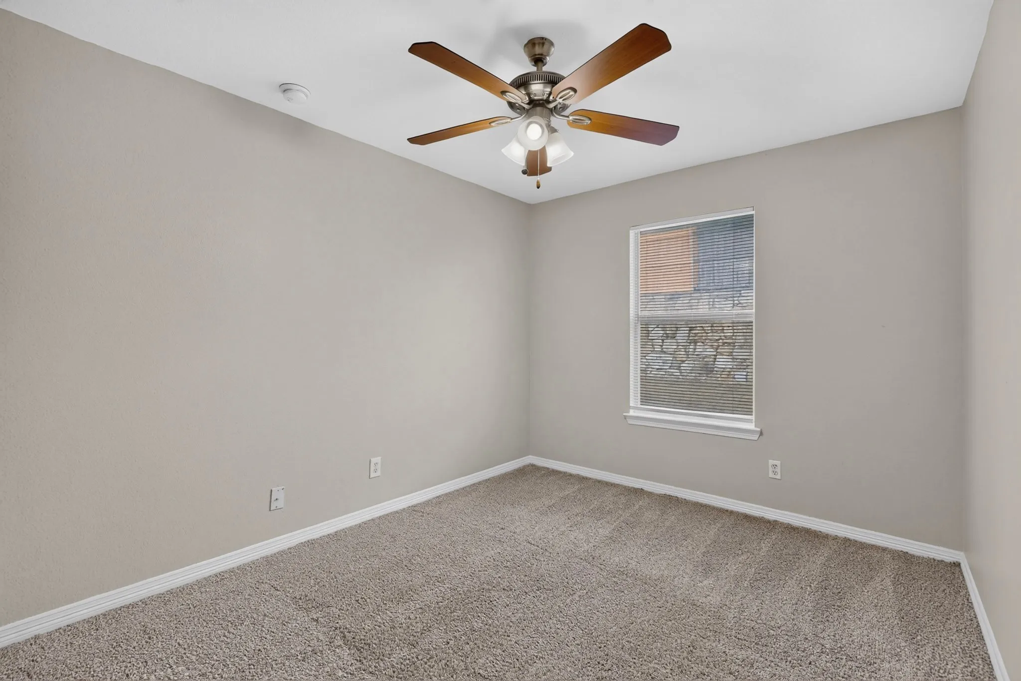 Single Family Residence For Sale in Dallas County , 6809 Hot Springs Court, Dallas, Texas 75241, 3 Bedroom, 2 Bathroom, 2 Garage spaces, 1,519 Sqft, built in 2005, mls#21412295, Real Estate Agent in Dallas, Homes For Sale in Dallas county, Homes For Sale in Dallas, Realtor in Dallas Texas, Real Estate Brokerage Independent Realty Texas, Luminita Cordes Realtor