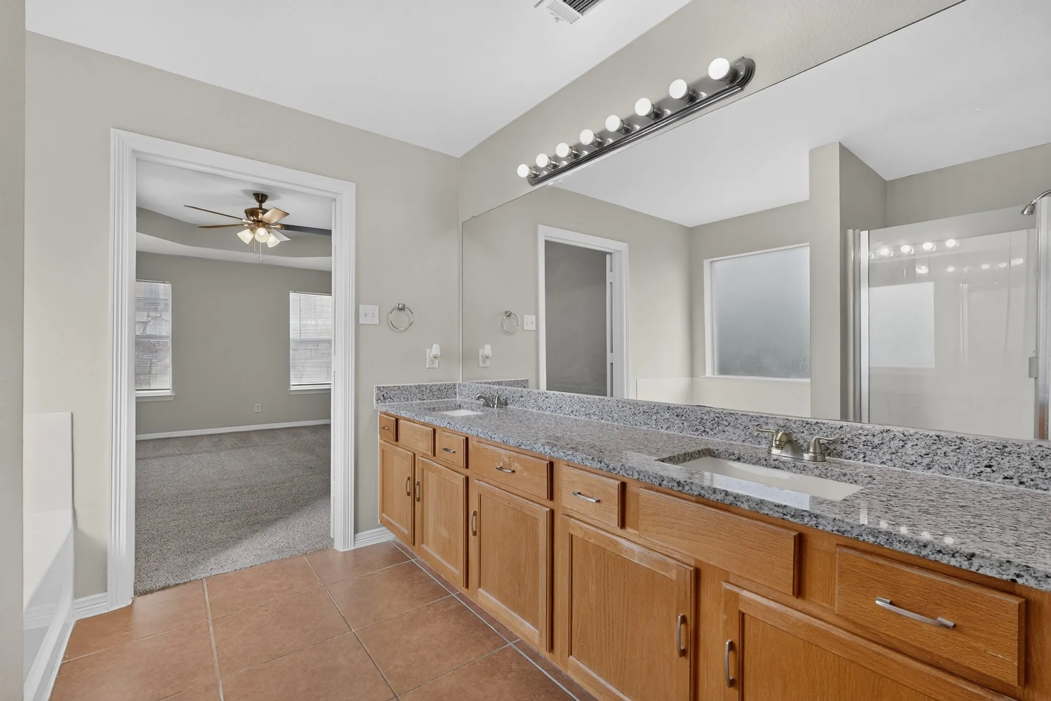 Single Family Residence For Sale in Dallas County , 6809 Hot Springs Court, Dallas, Texas 75241, 3 Bedroom, 2 Bathroom, 2 Garage spaces, 1,519 Sqft, built in 2005, mls#21412295, Real Estate Agent in Dallas, Homes For Sale in Dallas county, Homes For Sale in Dallas, Realtor in Dallas Texas, Real Estate Brokerage Independent Realty Texas, Luminita Cordes Realtor