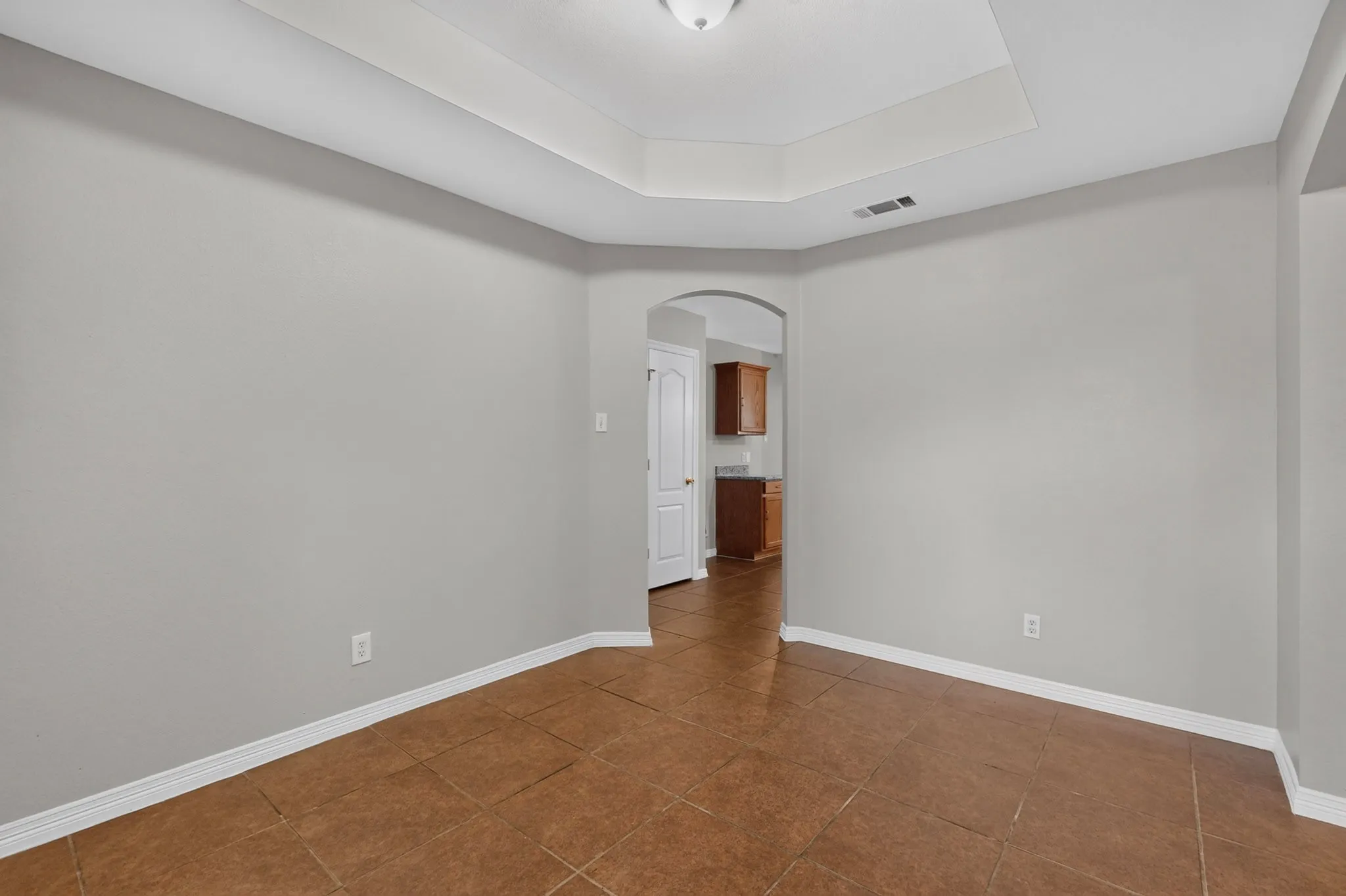 Single Family Residence For Sale in Dallas County , 6809 Hot Springs Court, Dallas, Texas 75241, 3 Bedroom, 2 Bathroom, 2 Garage spaces, 1,519 Sqft, built in 2005, mls#21412295, Real Estate Agent in Dallas, Homes For Sale in Dallas county, Homes For Sale in Dallas, Realtor in Dallas Texas, Real Estate Brokerage Independent Realty Texas, Luminita Cordes Realtor