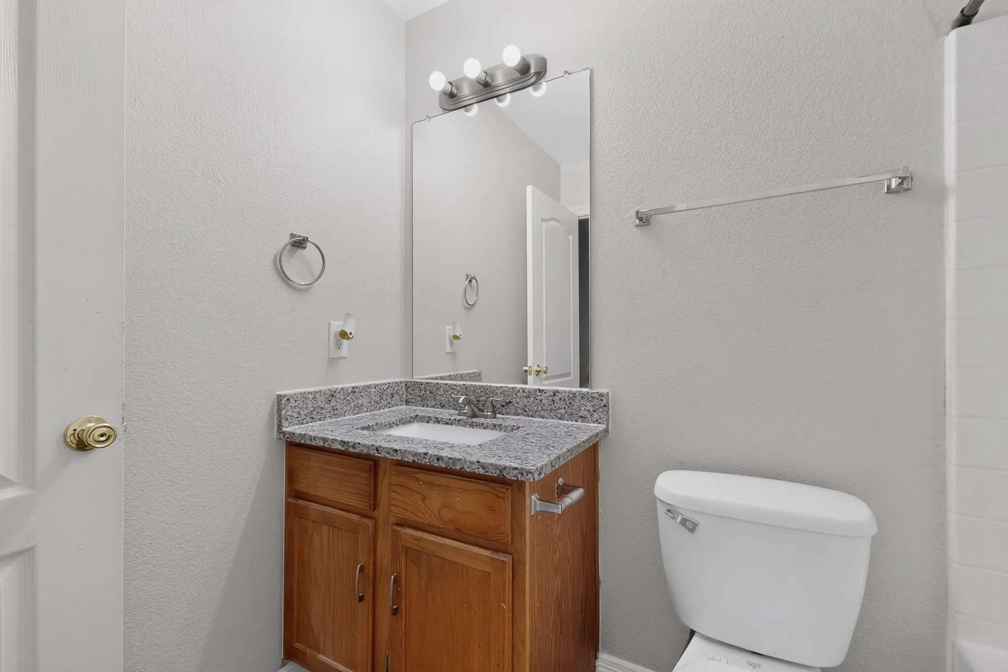 Single Family Residence For Sale in Dallas County , 6809 Hot Springs Court, Dallas, Texas 75241, 3 Bedroom, 2 Bathroom, 2 Garage spaces, 1,519 Sqft, built in 2005, mls#21412295, Real Estate Agent in Dallas, Homes For Sale in Dallas county, Homes For Sale in Dallas, Realtor in Dallas Texas, Real Estate Brokerage Independent Realty Texas, Luminita Cordes Realtor
