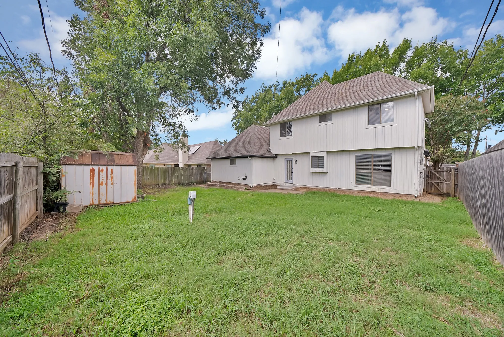 Single Family Residence For Sale in Tarrant County , 6005 Heatherglen Drive, Arlington, Texas 76017, 4 Bedroom, 2 Bathroom, 2 Garage spaces, 2,001 Sqft, built in 1986, mls#21410726, Real Estate Agent in Arlington, Homes For Sale in Tarrant county, Homes For Sale in Arlington, Realtor in Arlington Texas, Real Estate Brokerage Independent Realty Texas, Luminita Cordes Realtor