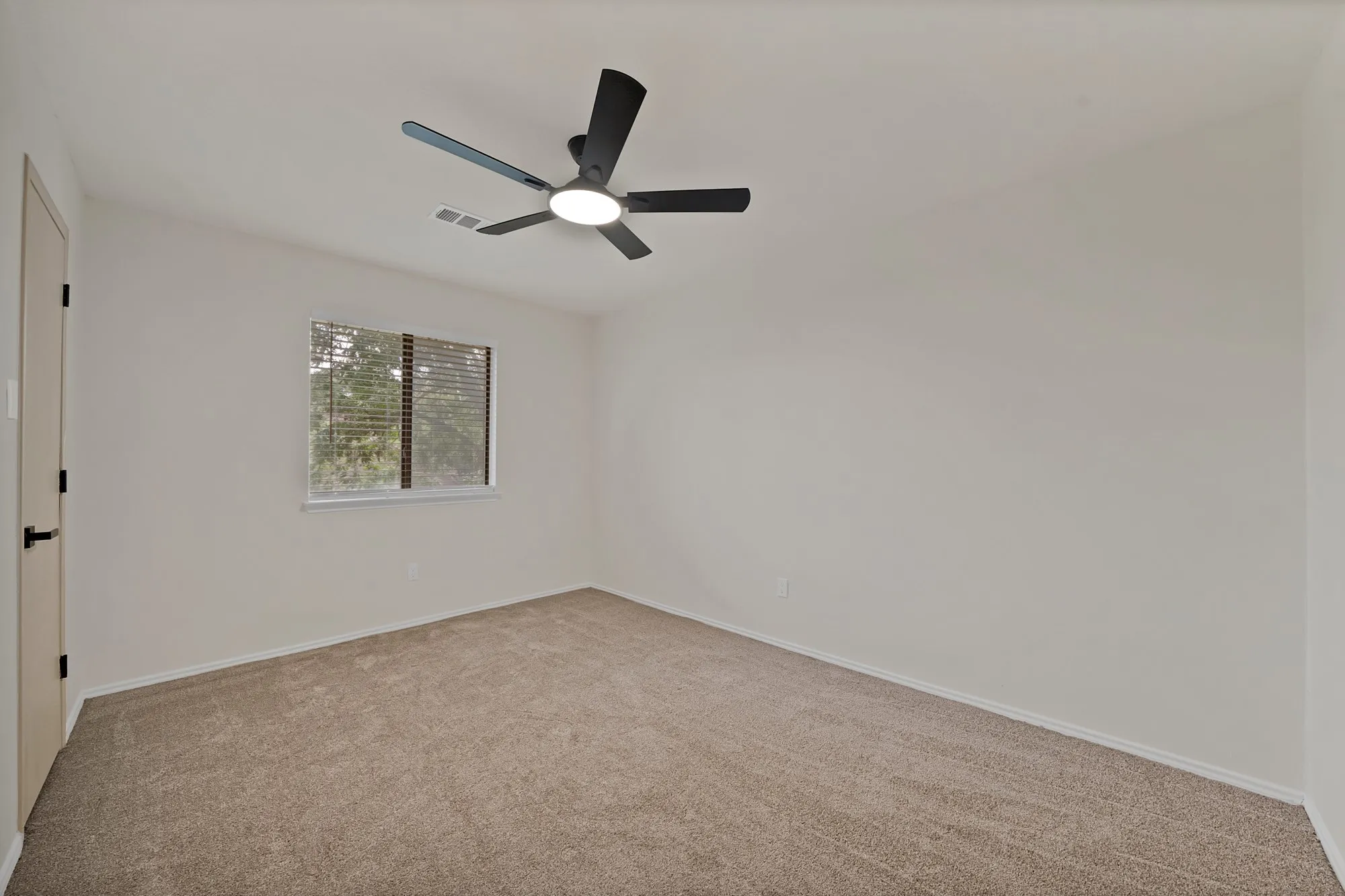 Single Family Residence For Sale in Tarrant County , 6005 Heatherglen Drive, Arlington, Texas 76017, 4 Bedroom, 2 Bathroom, 2 Garage spaces, 2,001 Sqft, built in 1986, mls#21410726, Real Estate Agent in Arlington, Homes For Sale in Tarrant county, Homes For Sale in Arlington, Realtor in Arlington Texas, Real Estate Brokerage Independent Realty Texas, Luminita Cordes Realtor