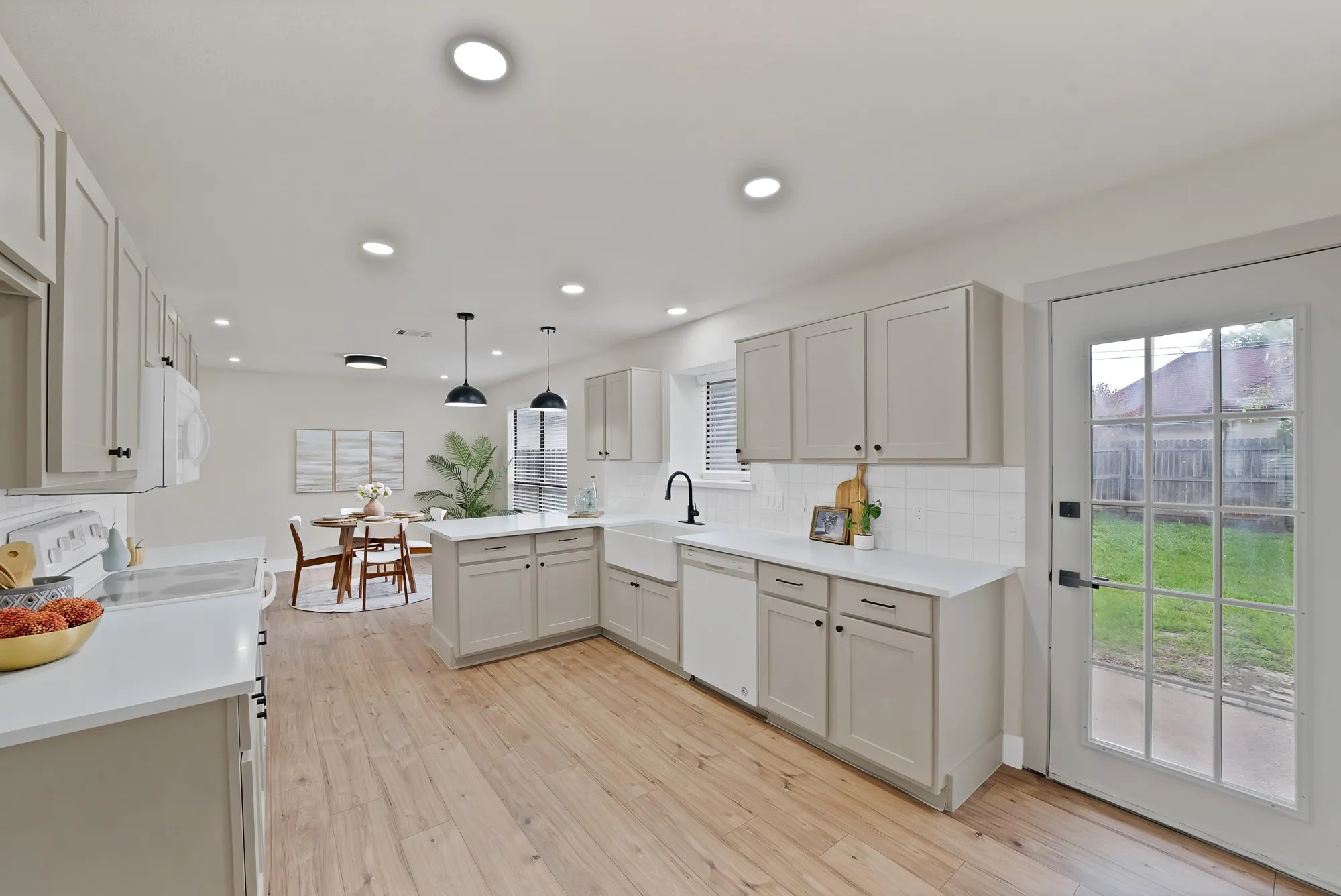 Single Family Residence For Sale in Tarrant County , 6005 Heatherglen Drive, Arlington, Texas 76017, 4 Bedroom, 2 Bathroom, 2 Garage spaces, 2,001 Sqft, built in 1986, mls#21410726, Real Estate Agent in Arlington, Homes For Sale in Tarrant county, Homes For Sale in Arlington, Realtor in Arlington Texas, Real Estate Brokerage Independent Realty Texas, Luminita Cordes Realtor