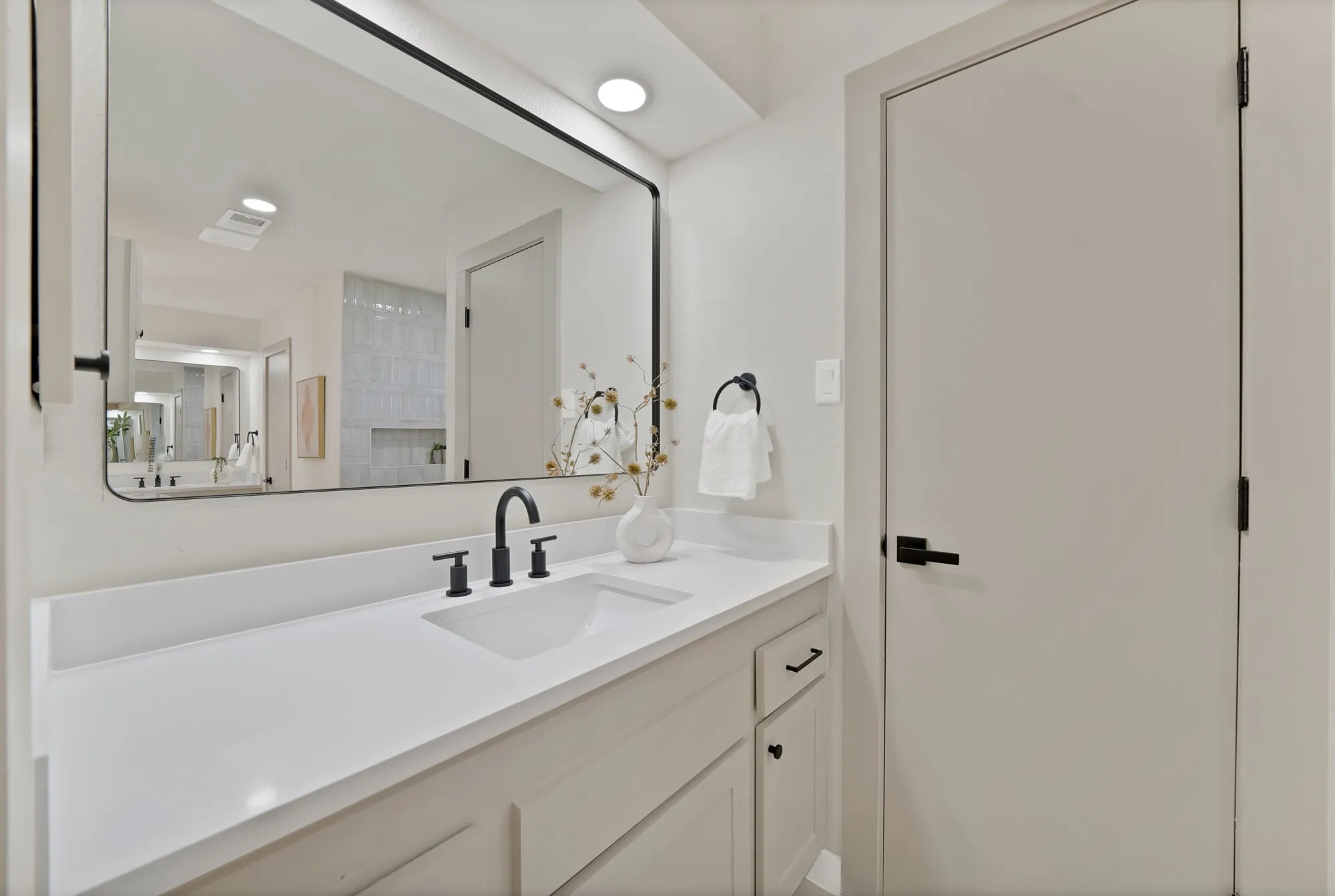 Single Family Residence For Sale in Tarrant County , 6005 Heatherglen Drive, Arlington, Texas 76017, 4 Bedroom, 2 Bathroom, 2 Garage spaces, 2,001 Sqft, built in 1986, mls#21410726, Real Estate Agent in Arlington, Homes For Sale in Tarrant county, Homes For Sale in Arlington, Realtor in Arlington Texas, Real Estate Brokerage Independent Realty Texas, Luminita Cordes Realtor