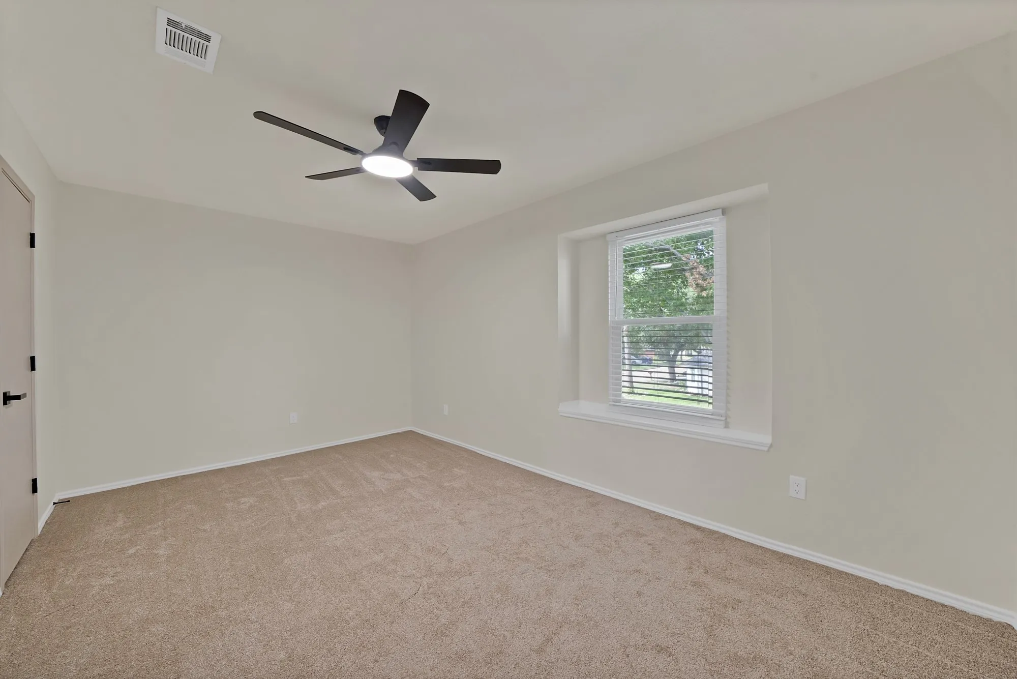 Single Family Residence For Sale in Tarrant County , 6005 Heatherglen Drive, Arlington, Texas 76017, 4 Bedroom, 2 Bathroom, 2 Garage spaces, 2,001 Sqft, built in 1986, mls#21410726, Real Estate Agent in Arlington, Homes For Sale in Tarrant county, Homes For Sale in Arlington, Realtor in Arlington Texas, Real Estate Brokerage Independent Realty Texas, Luminita Cordes Realtor