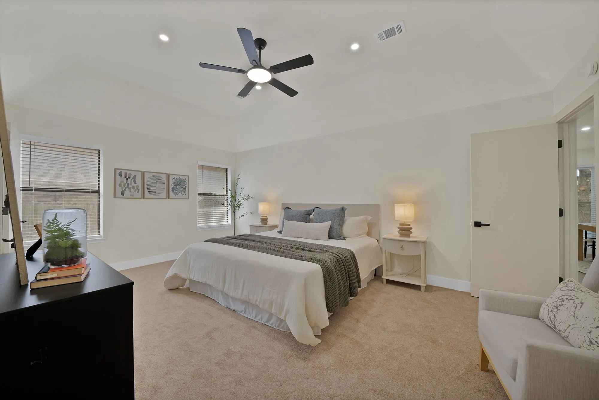 Single Family Residence For Sale in Tarrant County , 6005 Heatherglen Drive, Arlington, Texas 76017, 4 Bedroom, 2 Bathroom, 2 Garage spaces, 2,001 Sqft, built in 1986, mls#21410726, Real Estate Agent in Arlington, Homes For Sale in Tarrant county, Homes For Sale in Arlington, Realtor in Arlington Texas, Real Estate Brokerage Independent Realty Texas, Luminita Cordes Realtor
