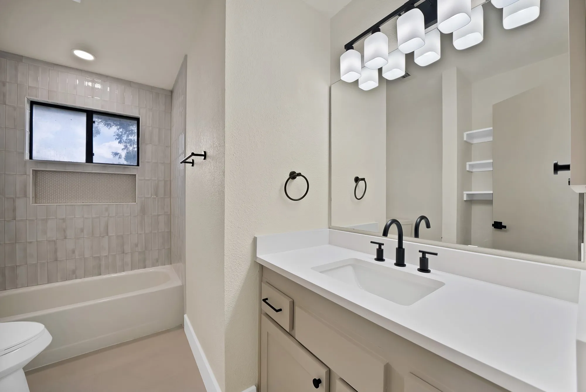 Single Family Residence For Sale in Tarrant County , 6005 Heatherglen Drive, Arlington, Texas 76017, 4 Bedroom, 2 Bathroom, 2 Garage spaces, 2,001 Sqft, built in 1986, mls#21410726, Real Estate Agent in Arlington, Homes For Sale in Tarrant county, Homes For Sale in Arlington, Realtor in Arlington Texas, Real Estate Brokerage Independent Realty Texas, Luminita Cordes Realtor