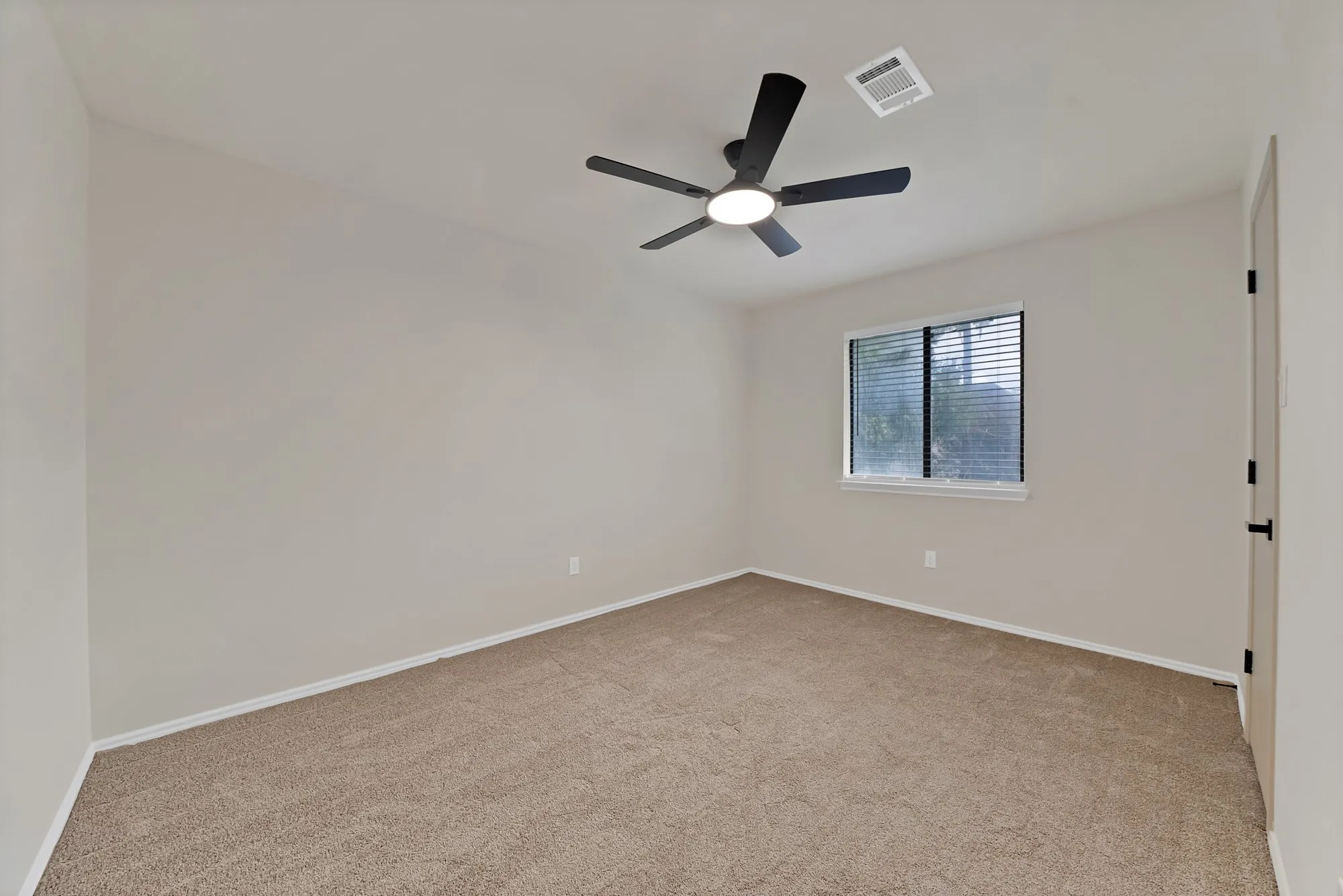 Single Family Residence For Sale in Tarrant County , 6005 Heatherglen Drive, Arlington, Texas 76017, 4 Bedroom, 2 Bathroom, 2 Garage spaces, 2,001 Sqft, built in 1986, mls#21410726, Real Estate Agent in Arlington, Homes For Sale in Tarrant county, Homes For Sale in Arlington, Realtor in Arlington Texas, Real Estate Brokerage Independent Realty Texas, Luminita Cordes Realtor