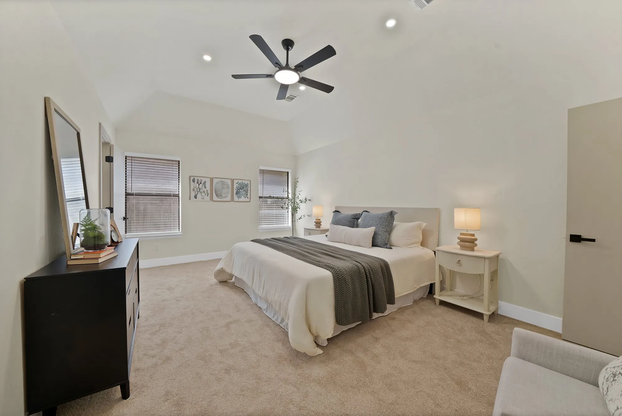 Single Family Residence For Sale in Tarrant County , 6005 Heatherglen Drive, Arlington, Texas 76017, 4 Bedroom, 2 Bathroom, 2 Garage spaces, 2,001 Sqft, built in 1986, mls#21410726, Real Estate Agent in Arlington, Homes For Sale in Tarrant county, Homes For Sale in Arlington, Realtor in Arlington Texas, Real Estate Brokerage Independent Realty Texas, Luminita Cordes Realtor